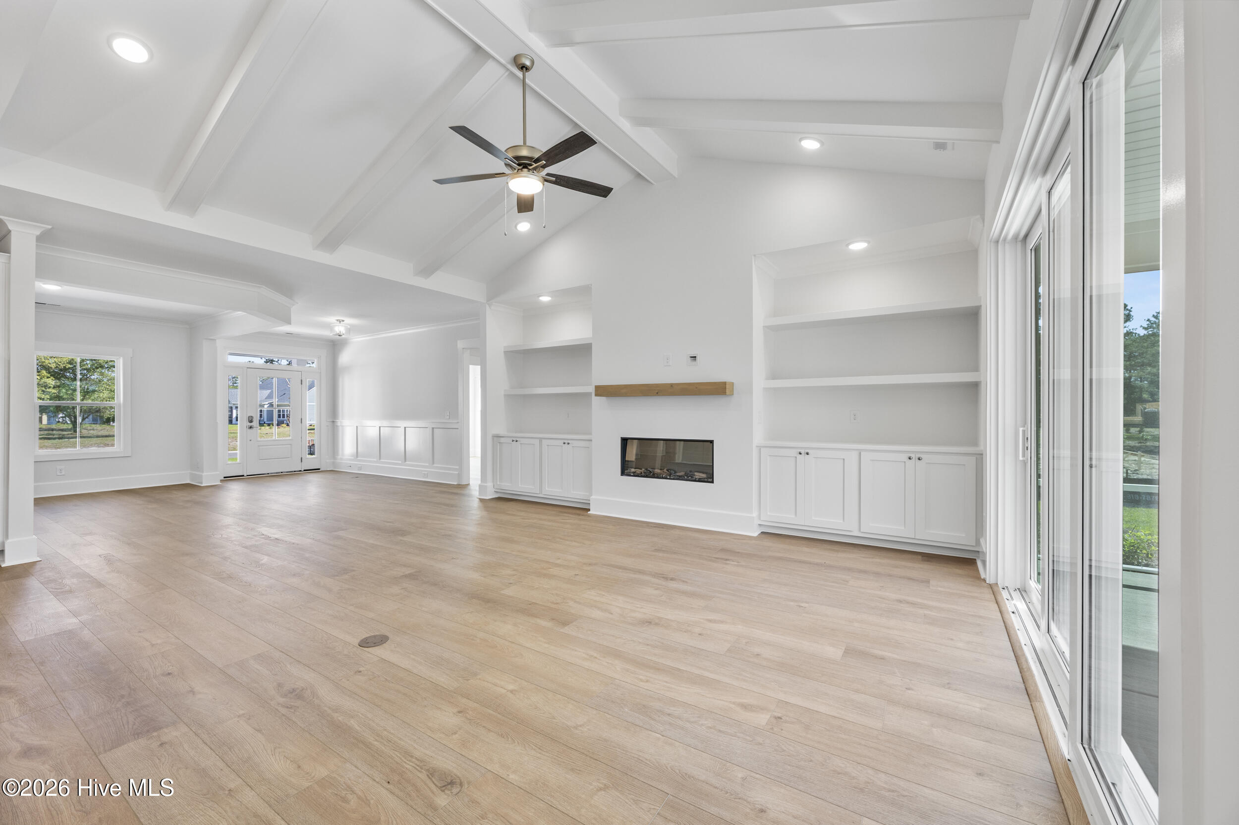 100554696 | Photo 16