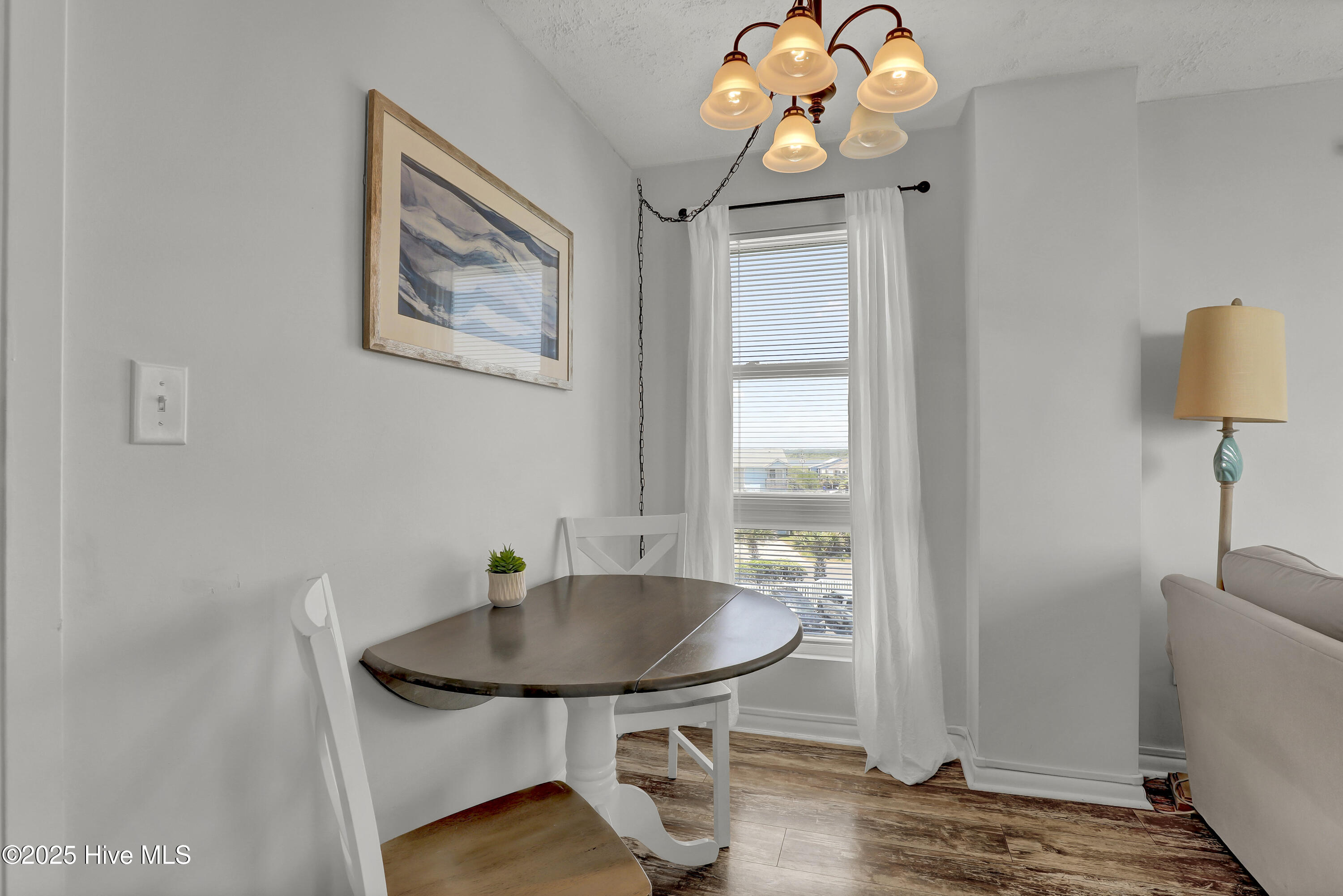 100520524 | Photo 16