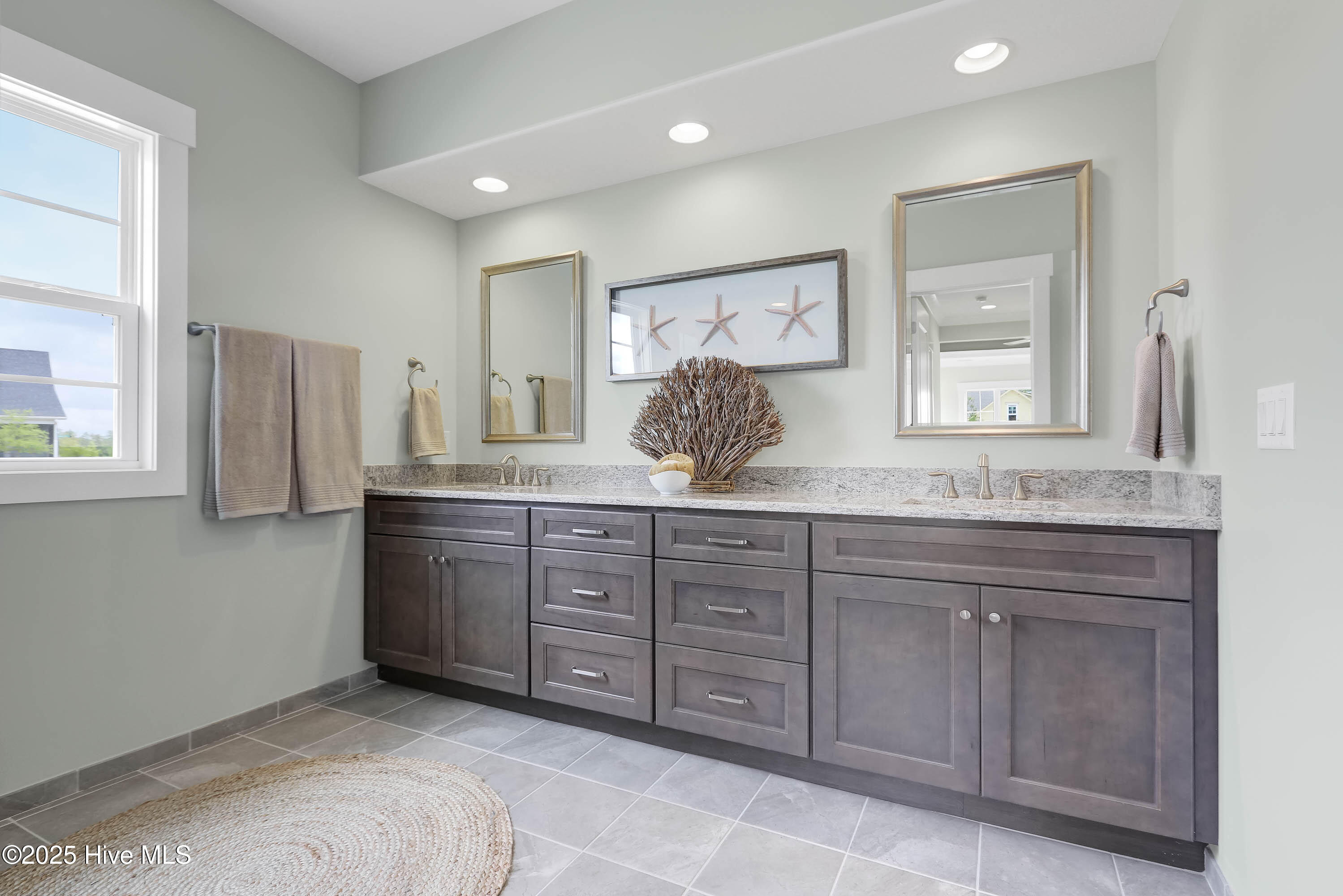 100545298 | Photo 11