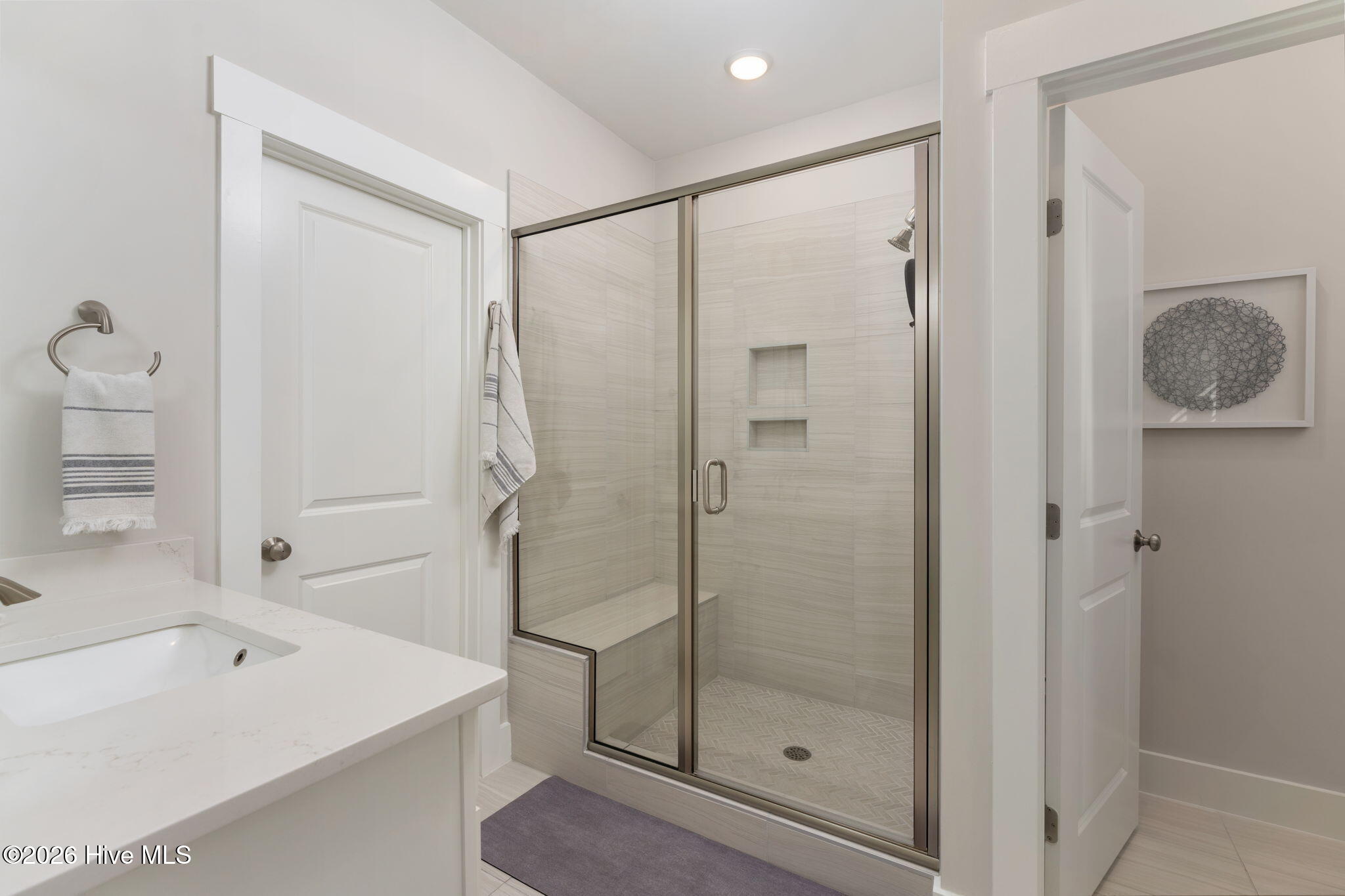 100564713 | Photo 33