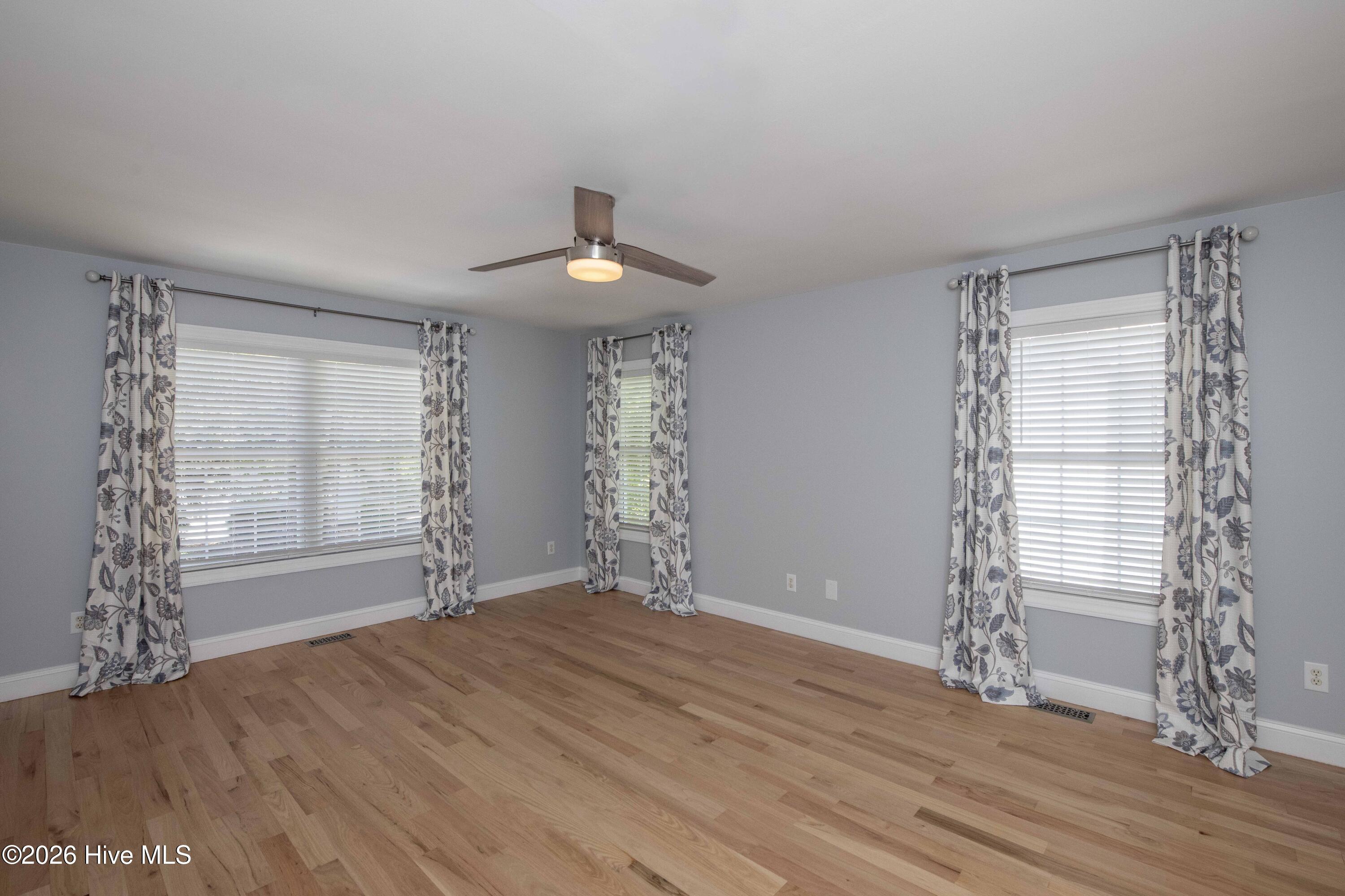 100563041 | Photo 19