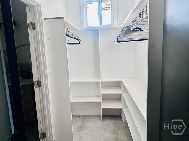 Master closet 1/2