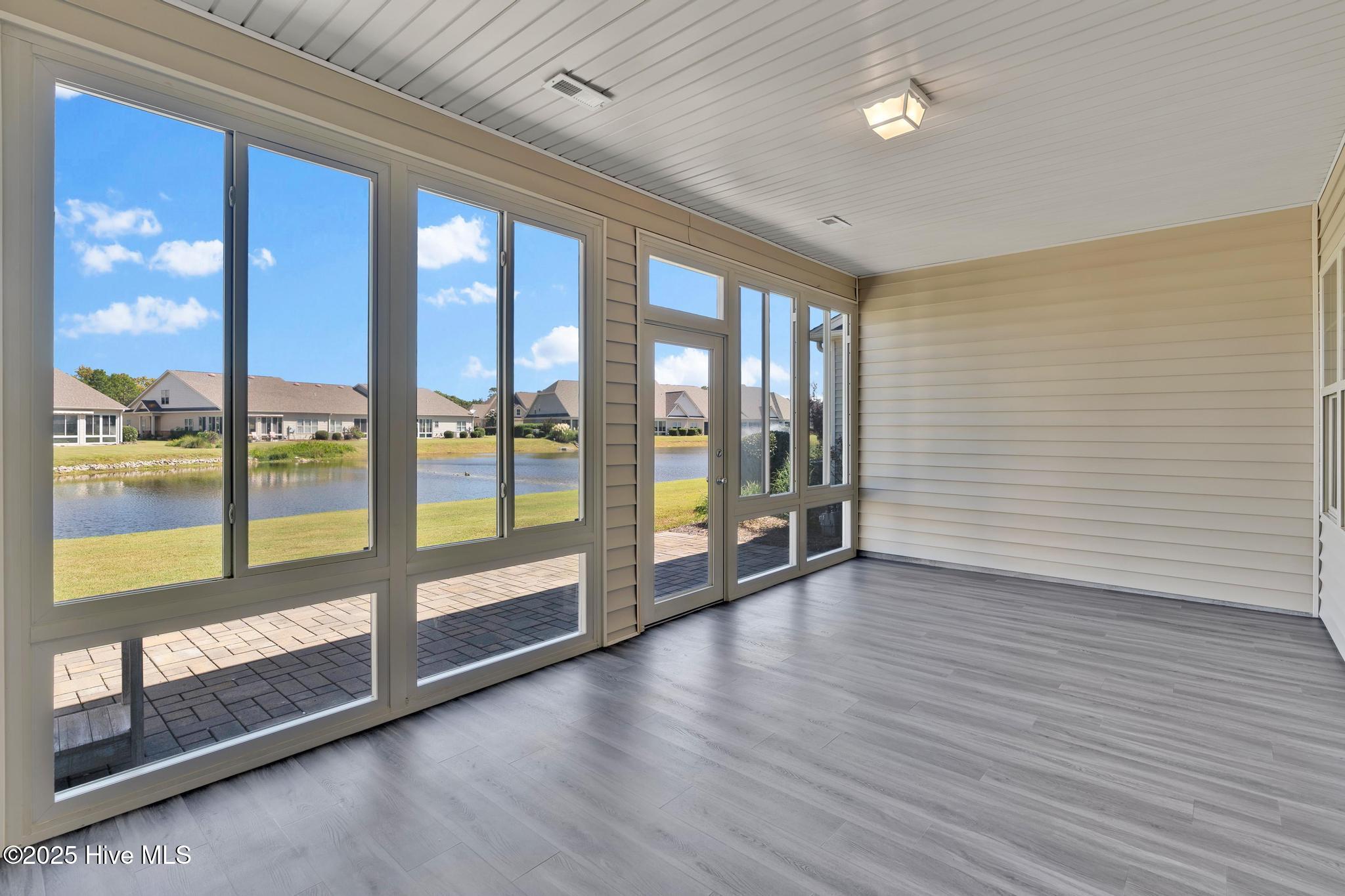 100530563 | Photo 29