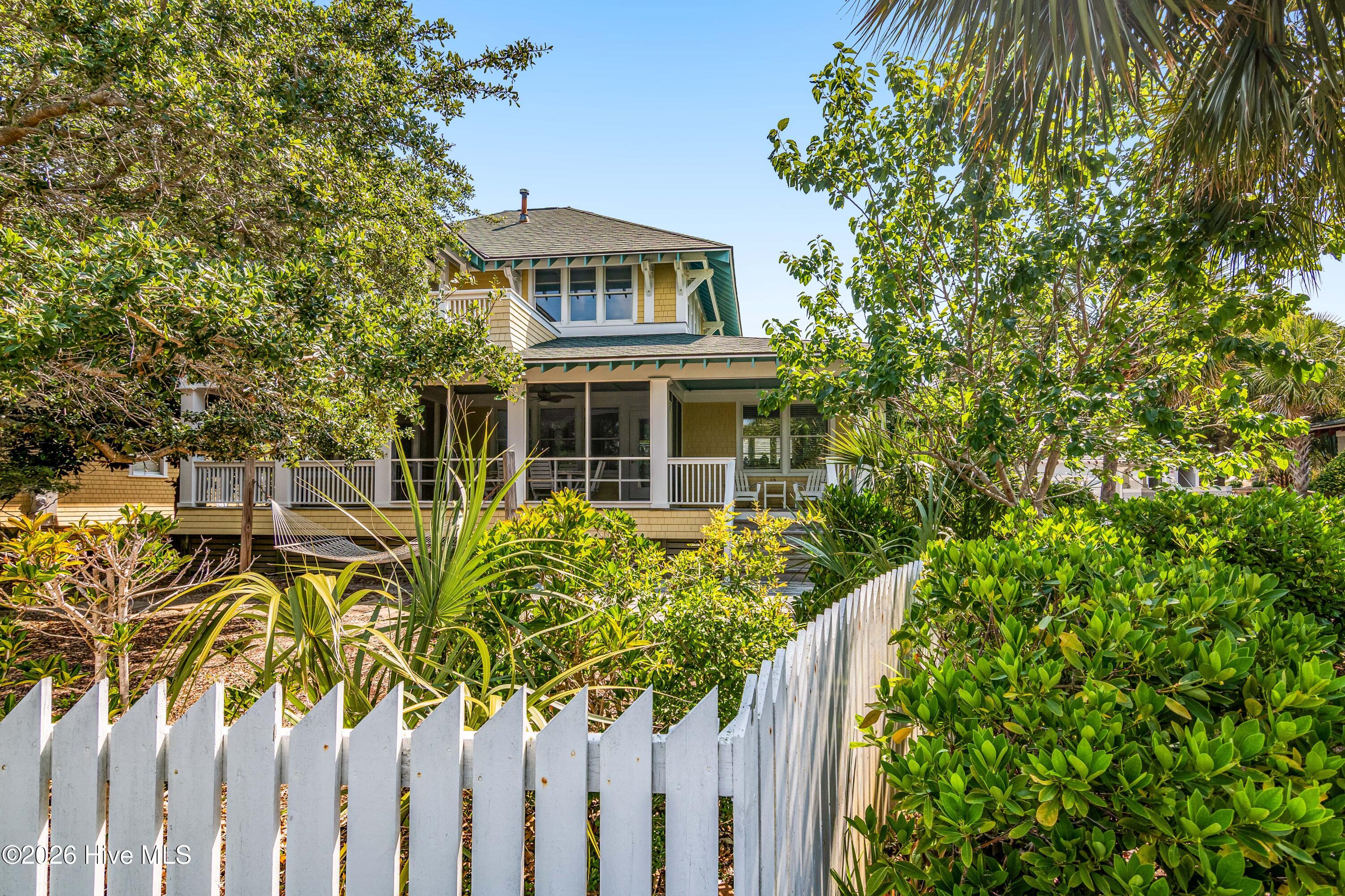 100565822 | Photo 44