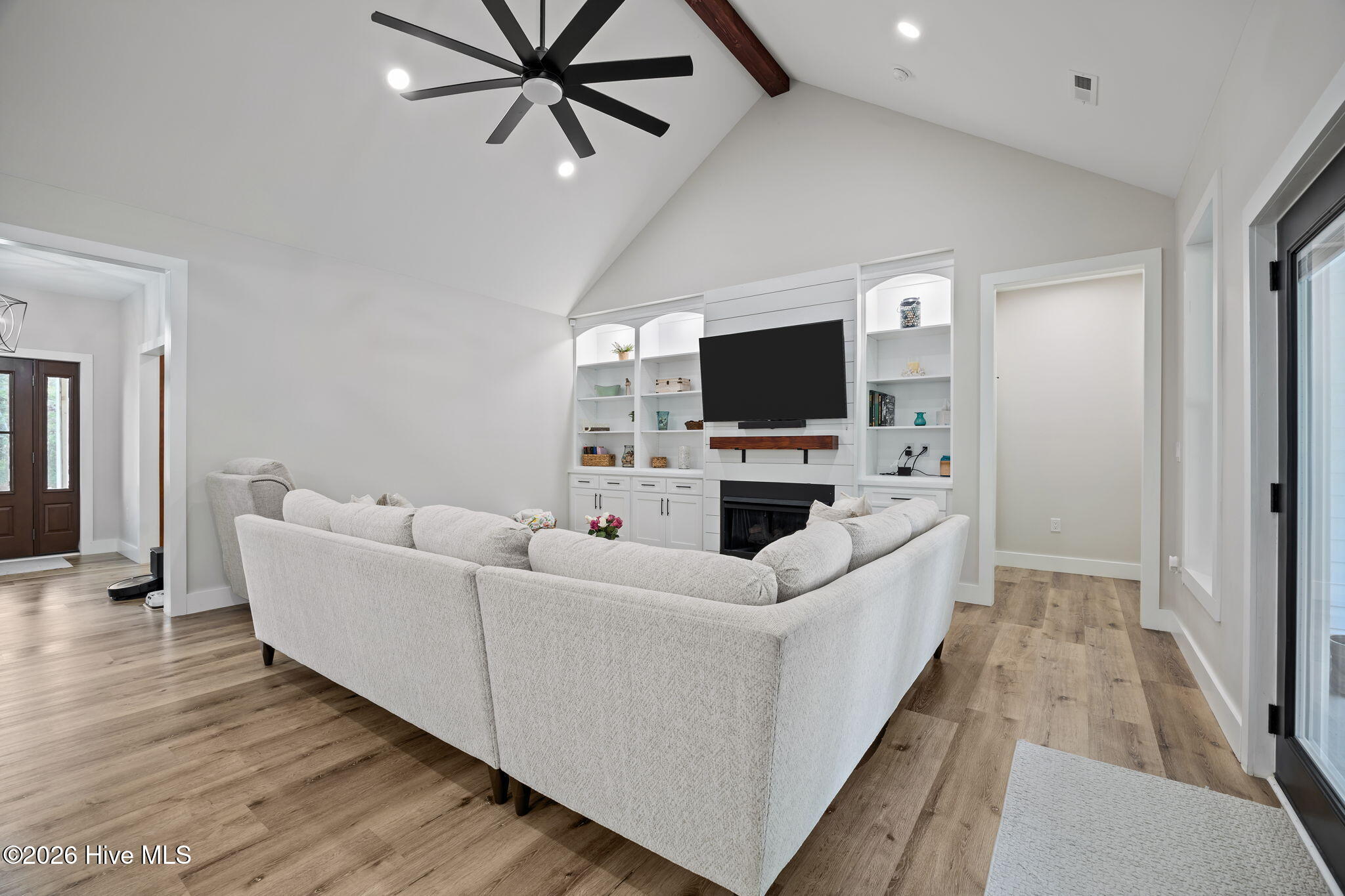 100563547 | Photo 37