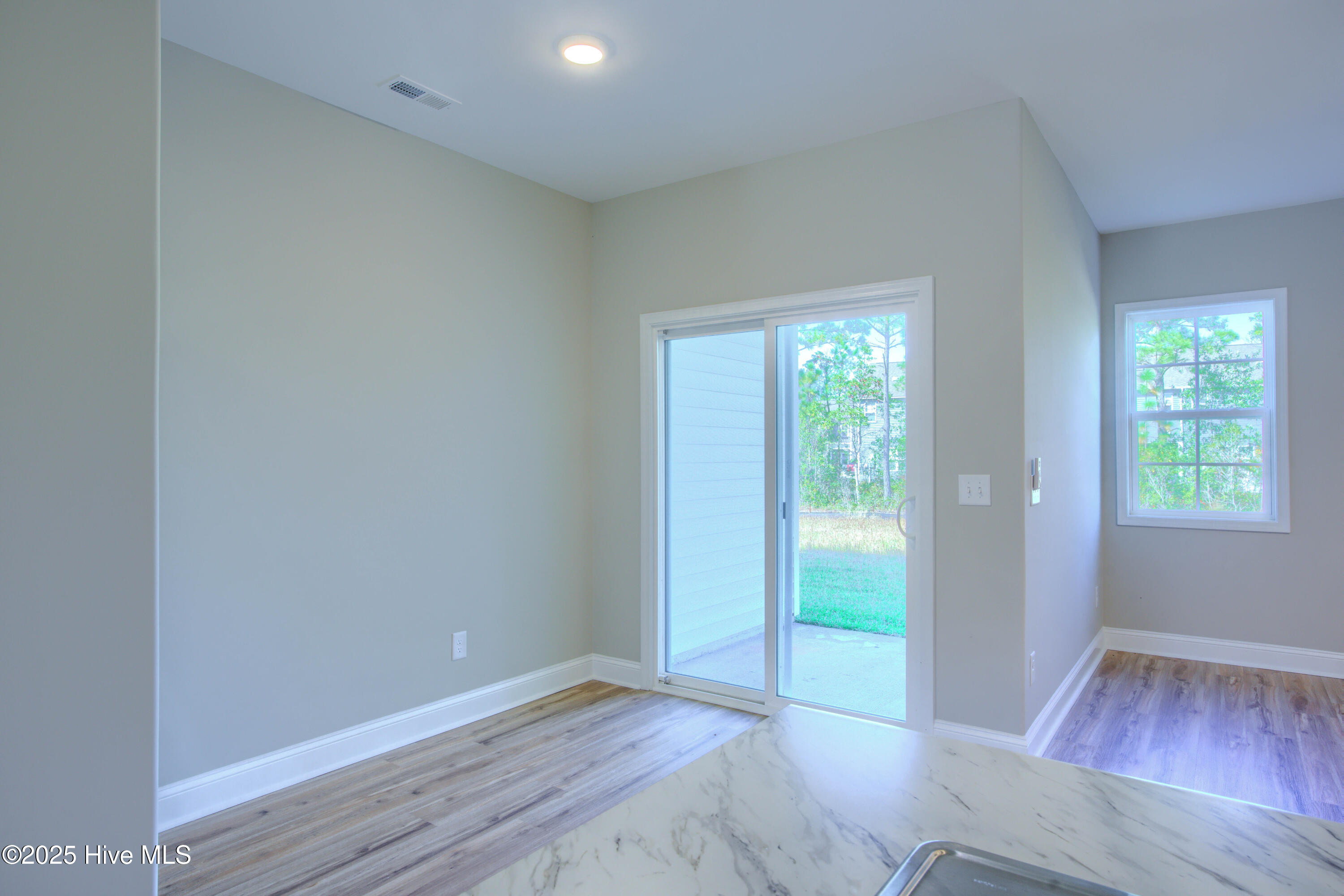 100495056 | Photo 11