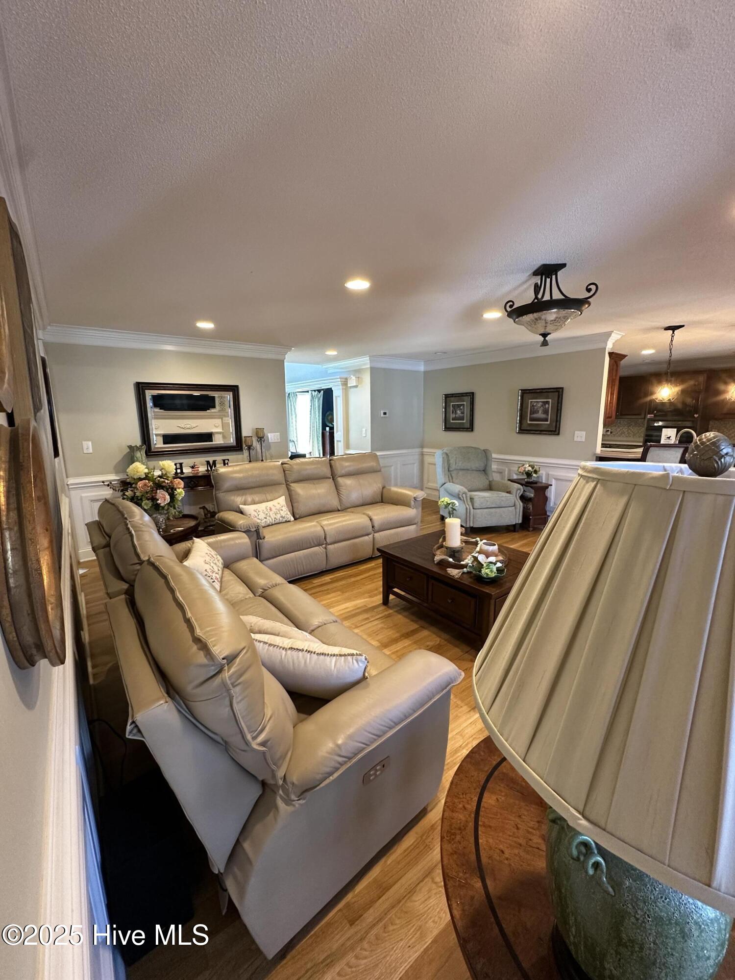 100514130 | Photo 41