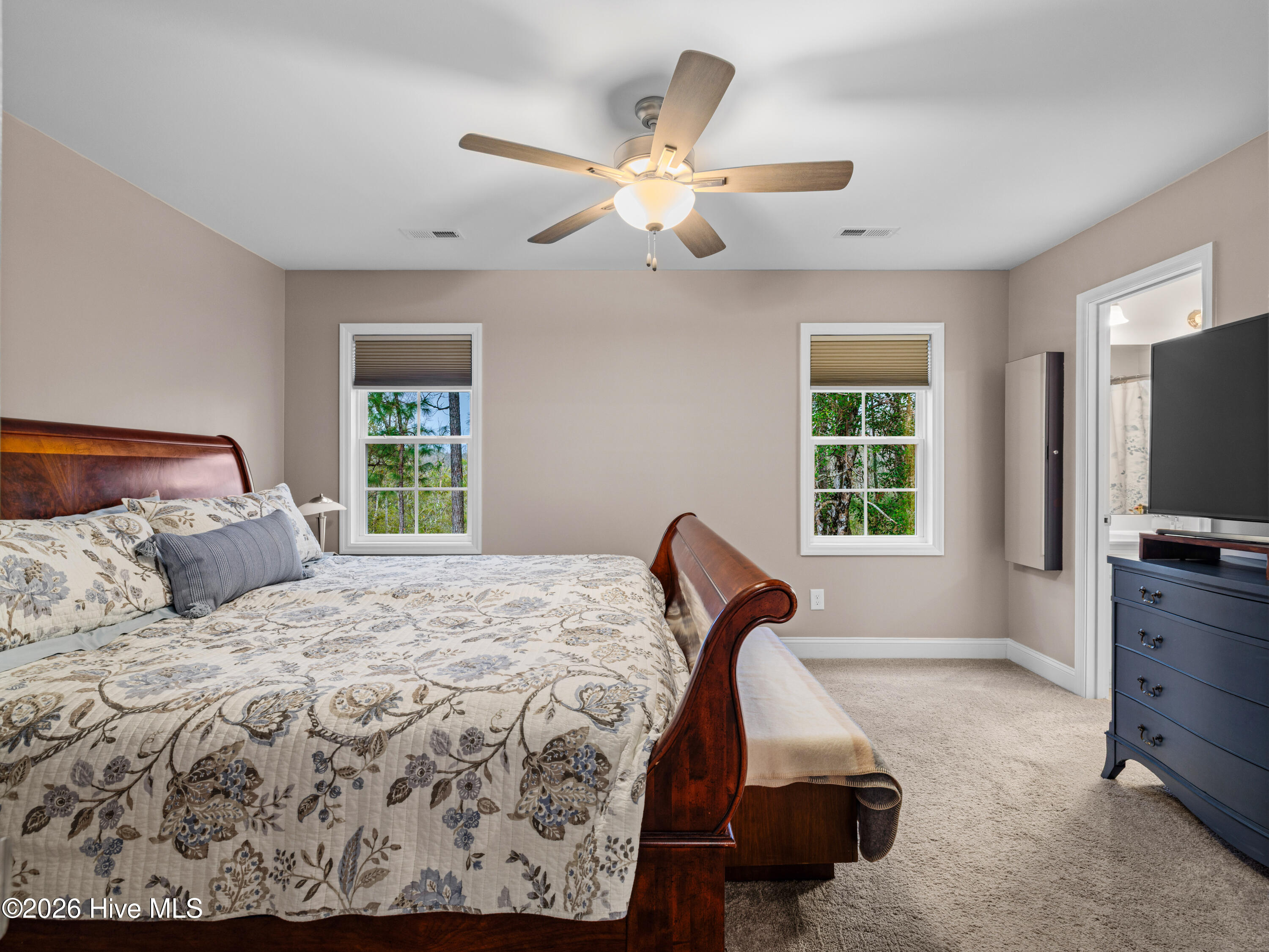 100549513 | Photo 35