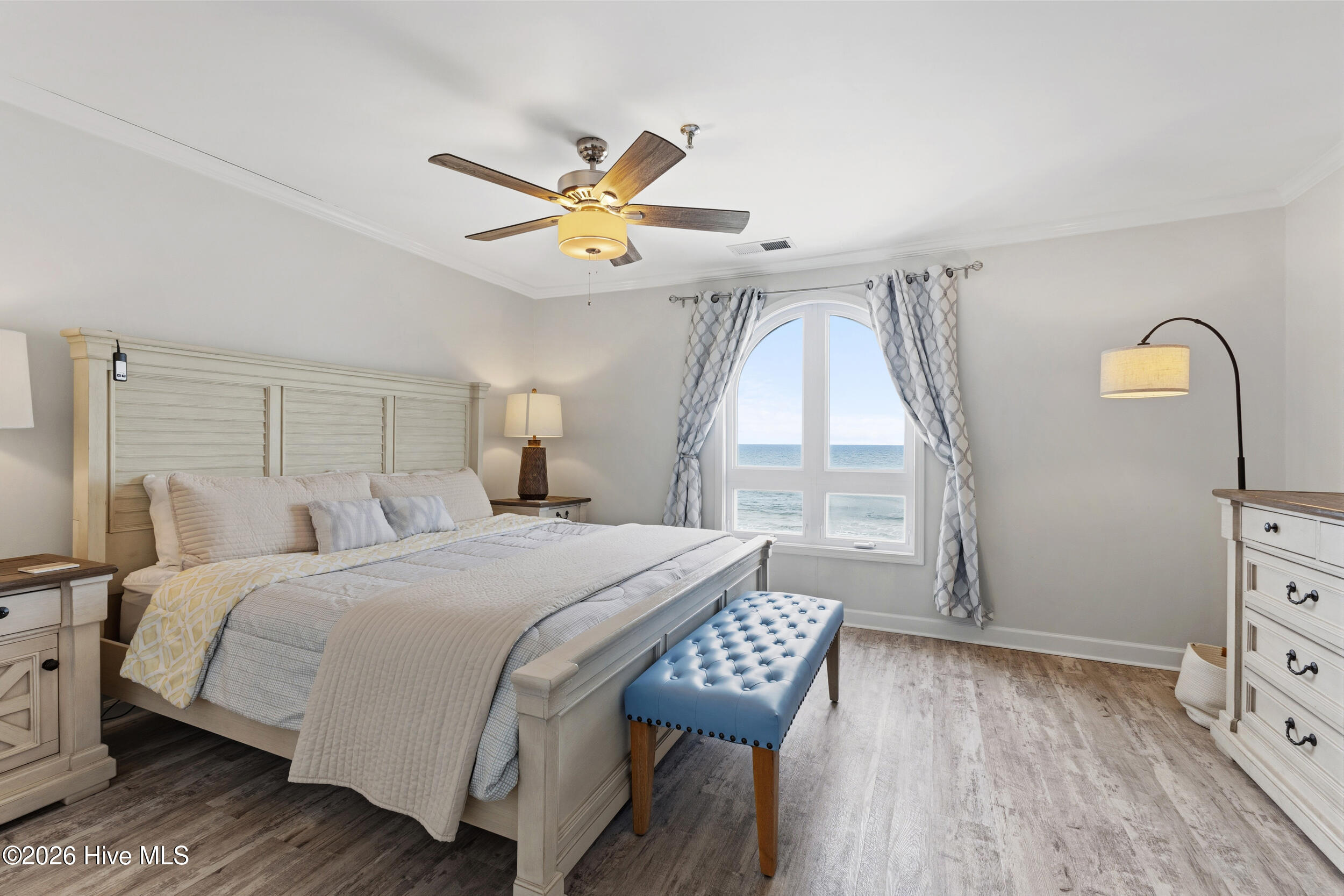 100566139 | Photo 21