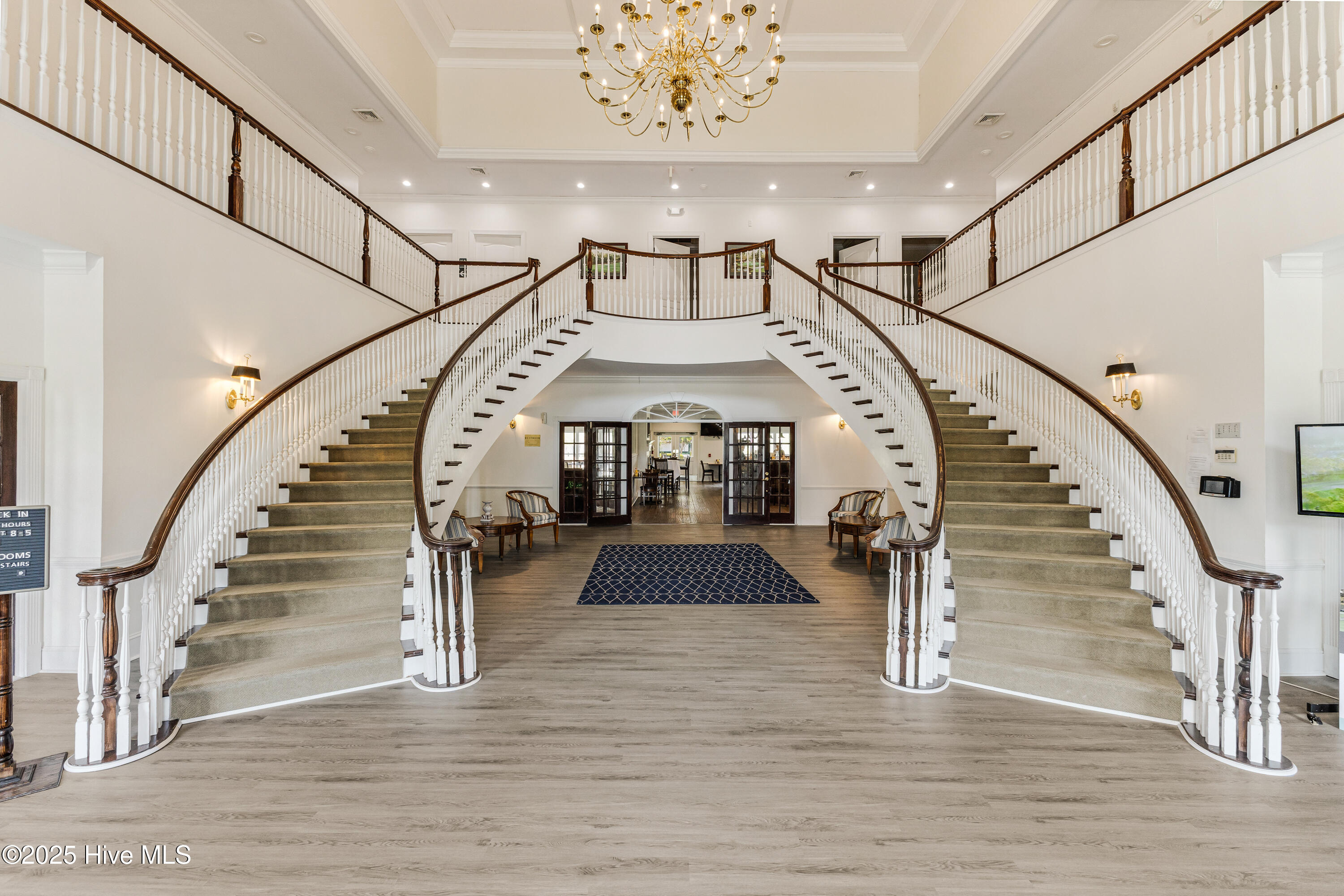 100512349 | Photo 41