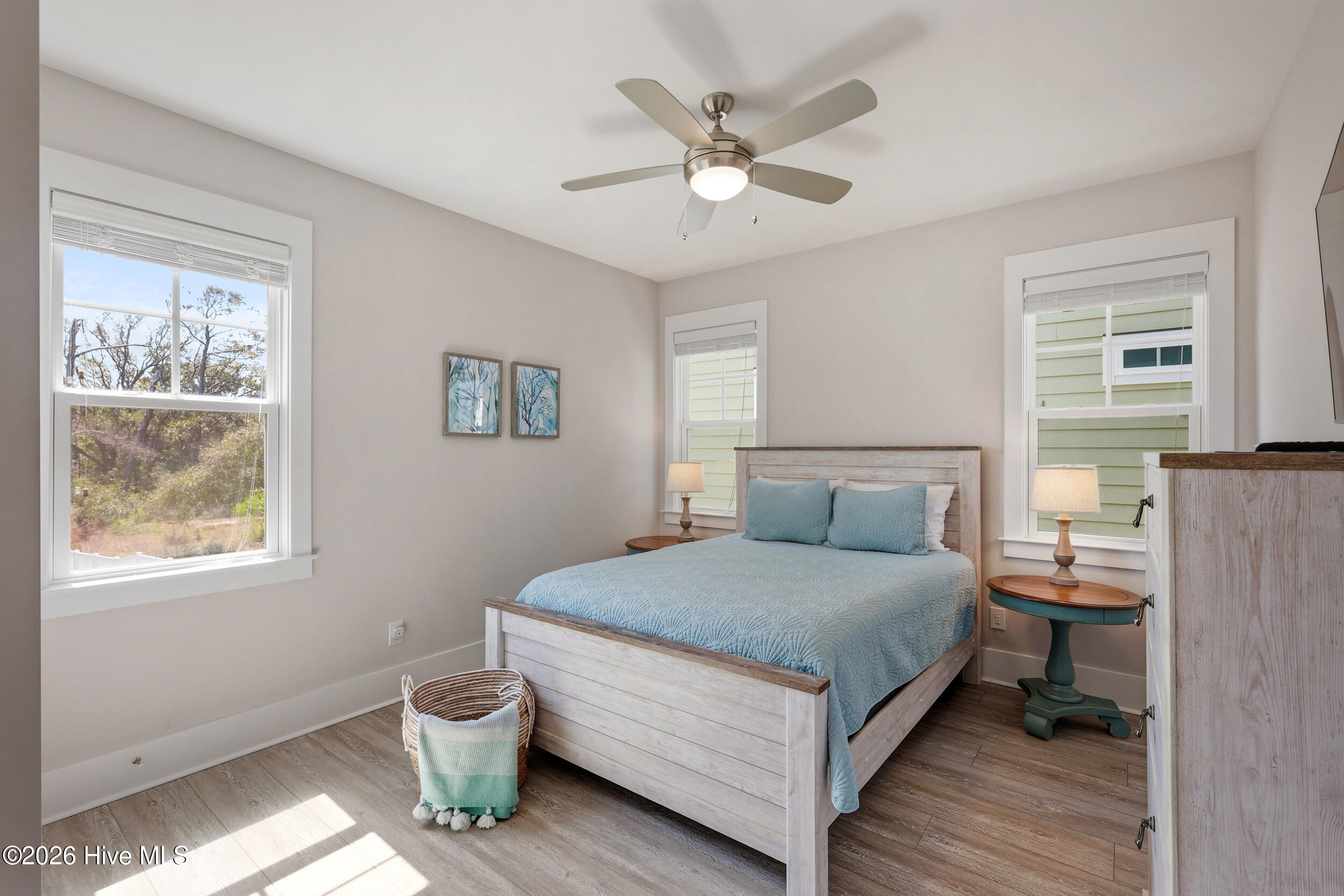 100563355 | Photo 25