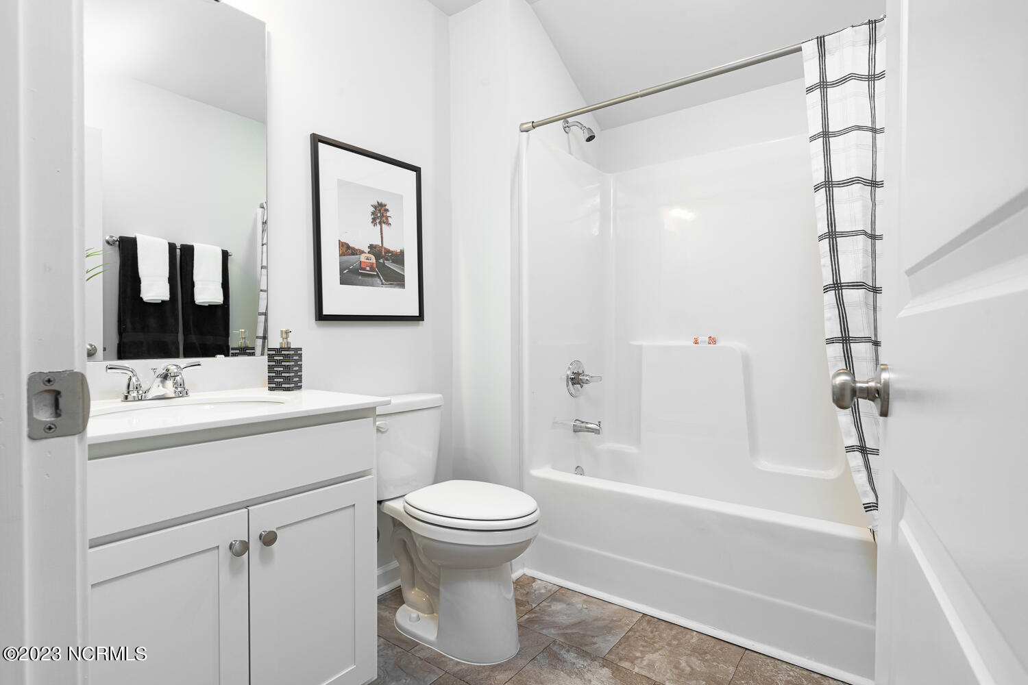 100517567 | Photo 56