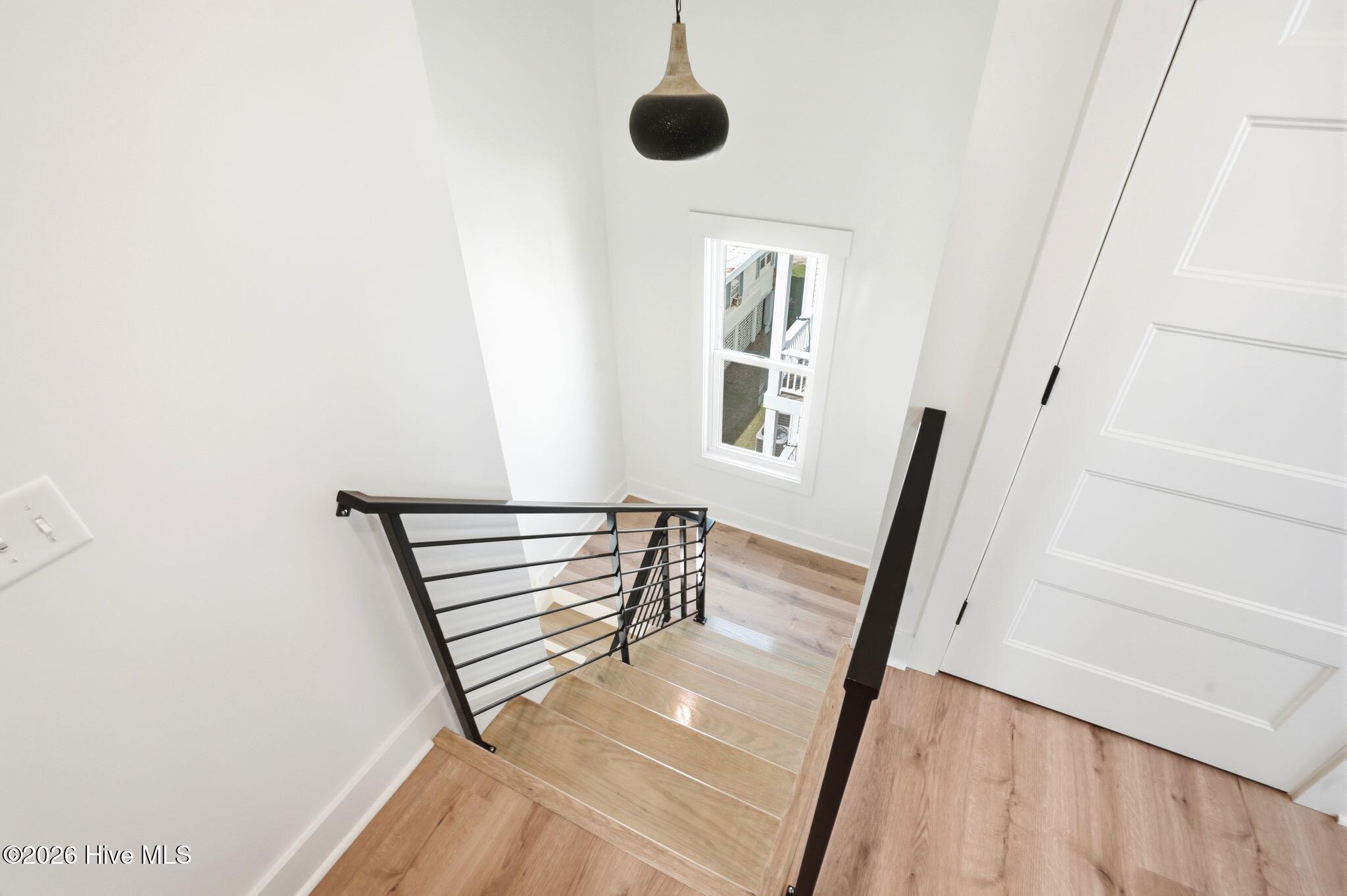 100561284 | Photo 64