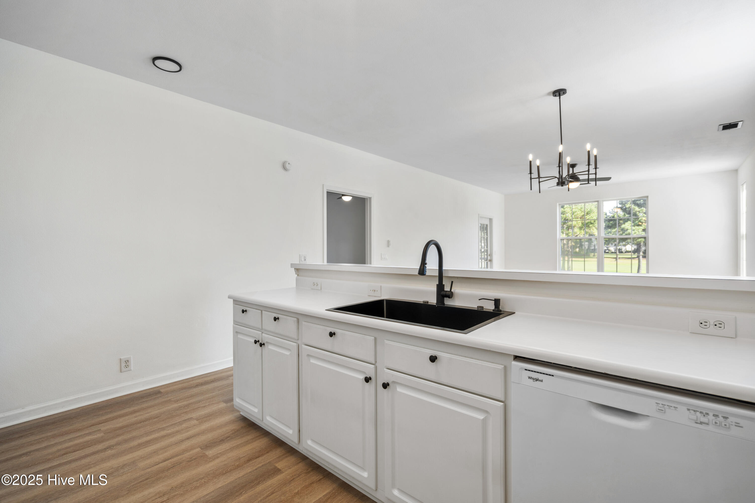 100551288 | Photo 19