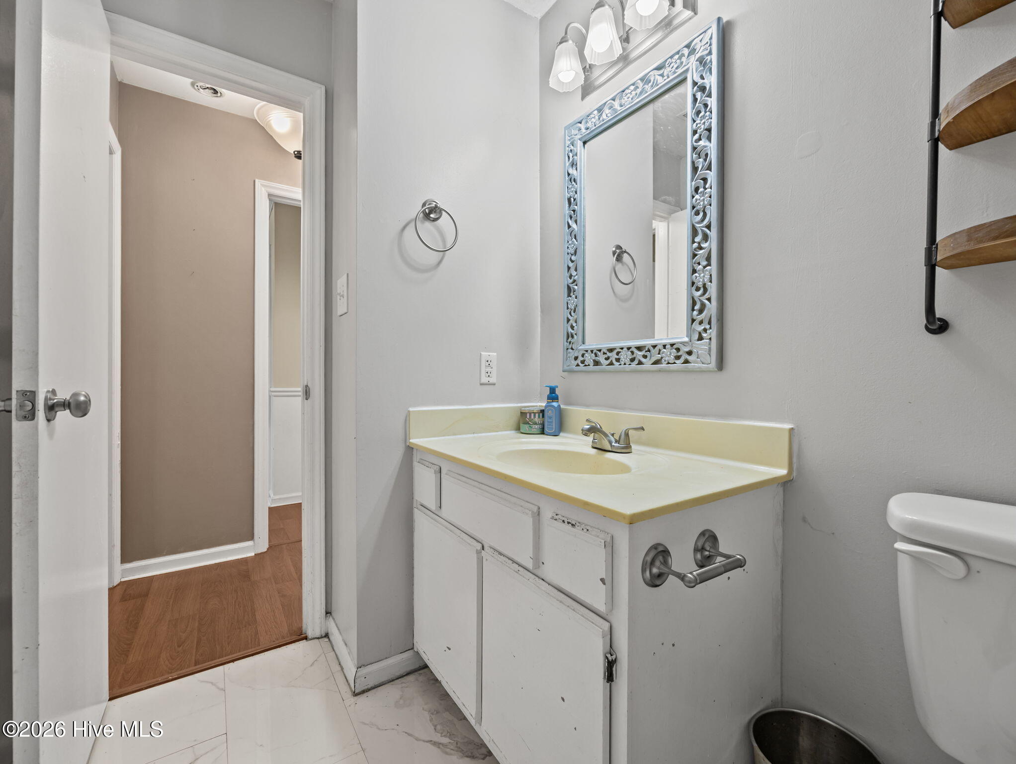 100567590 | Photo 21