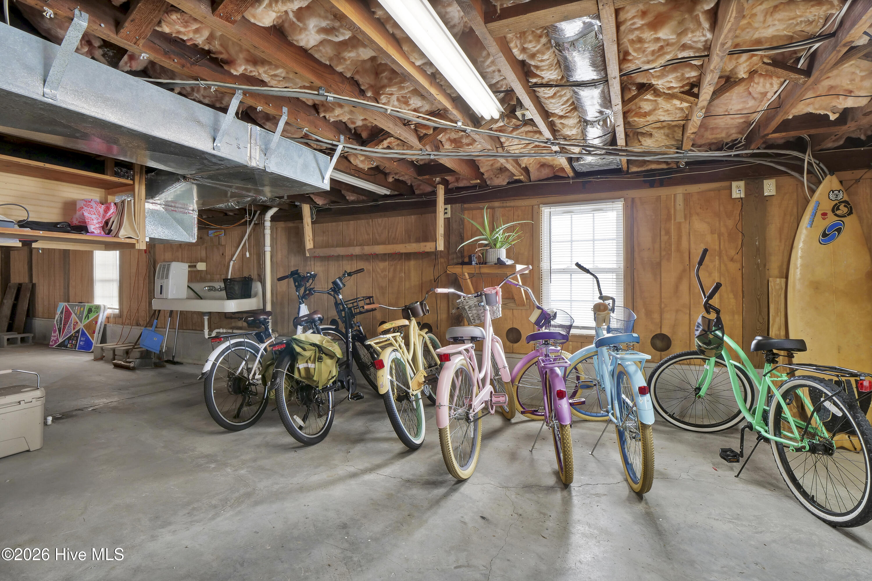 100549449 | Photo 35