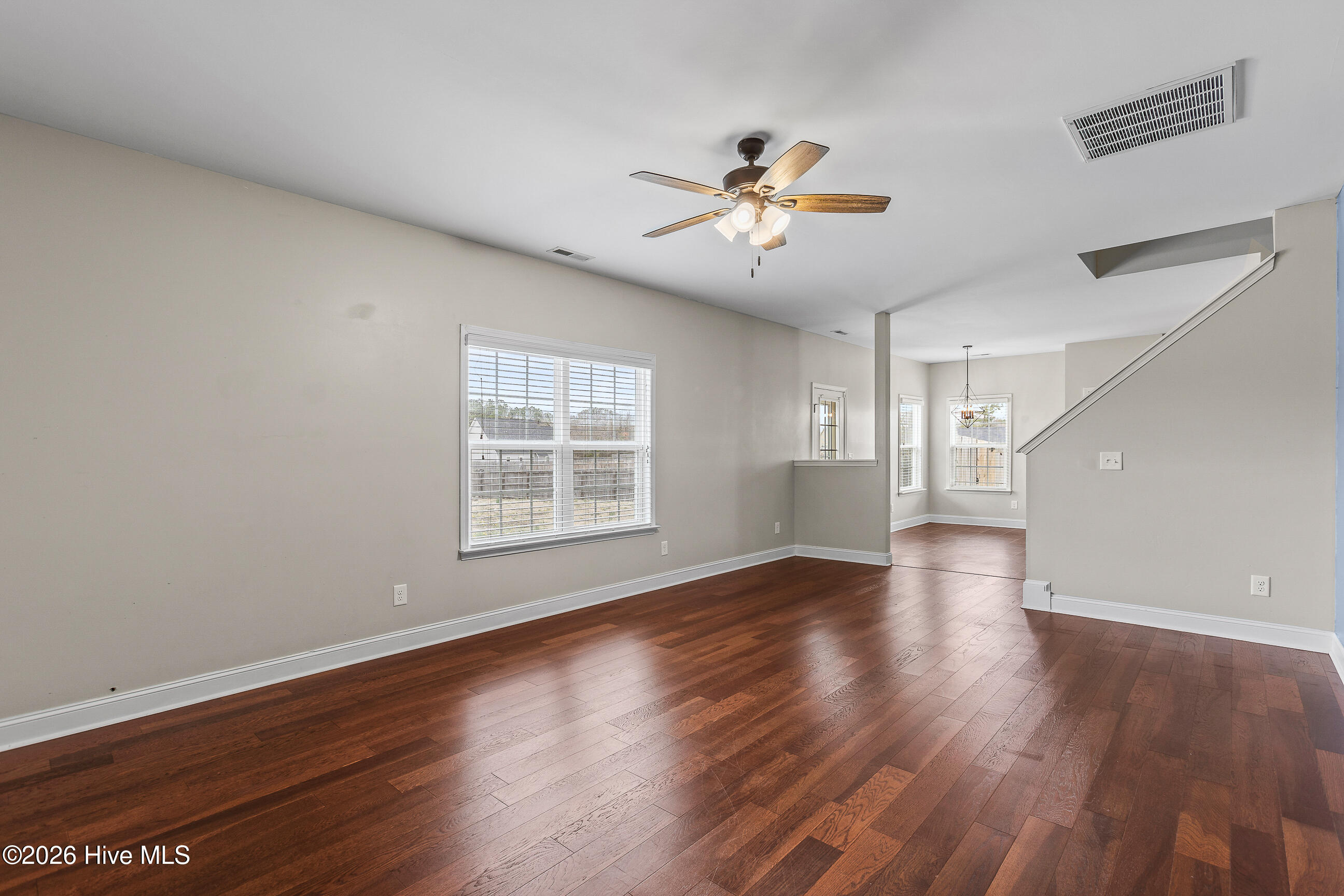 100557229 | Photo 13