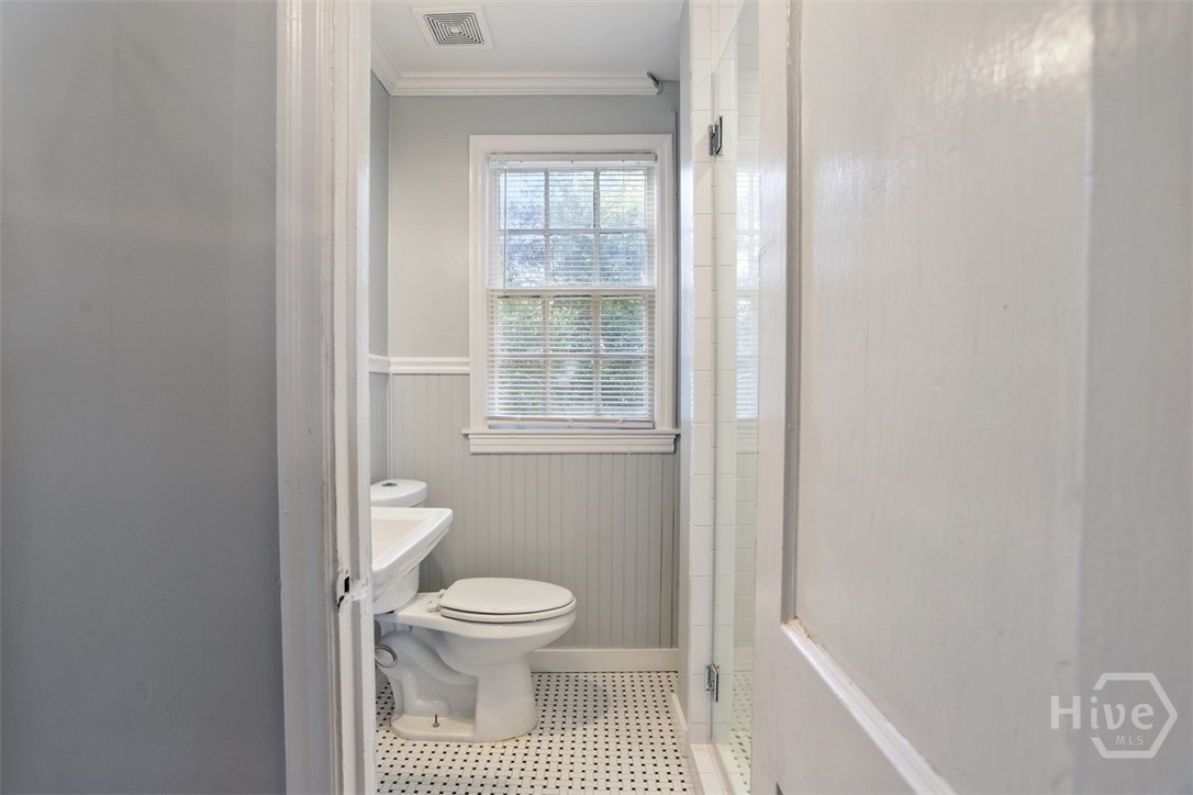 The bath features darling details.