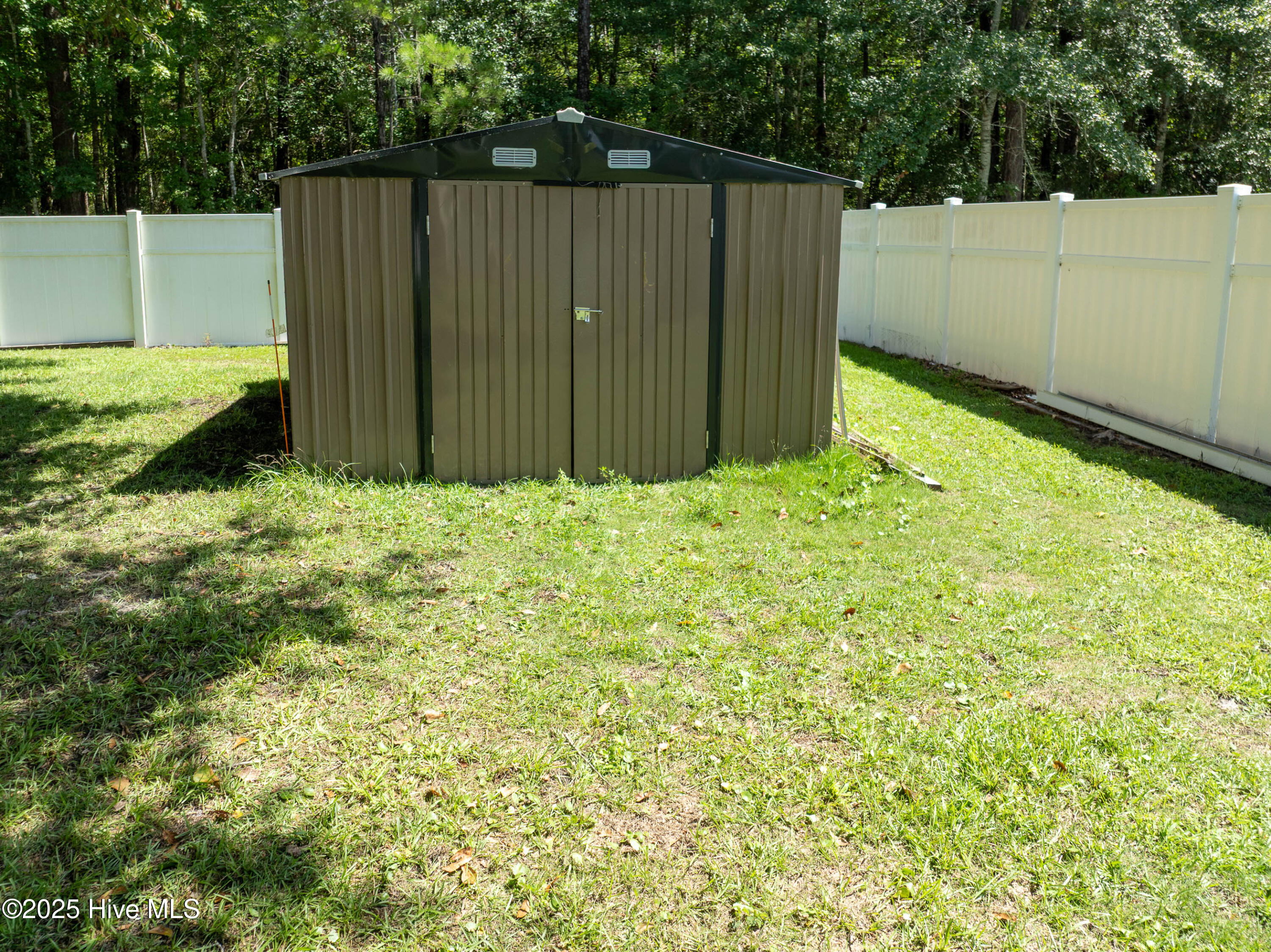 100523707 | Photo 44