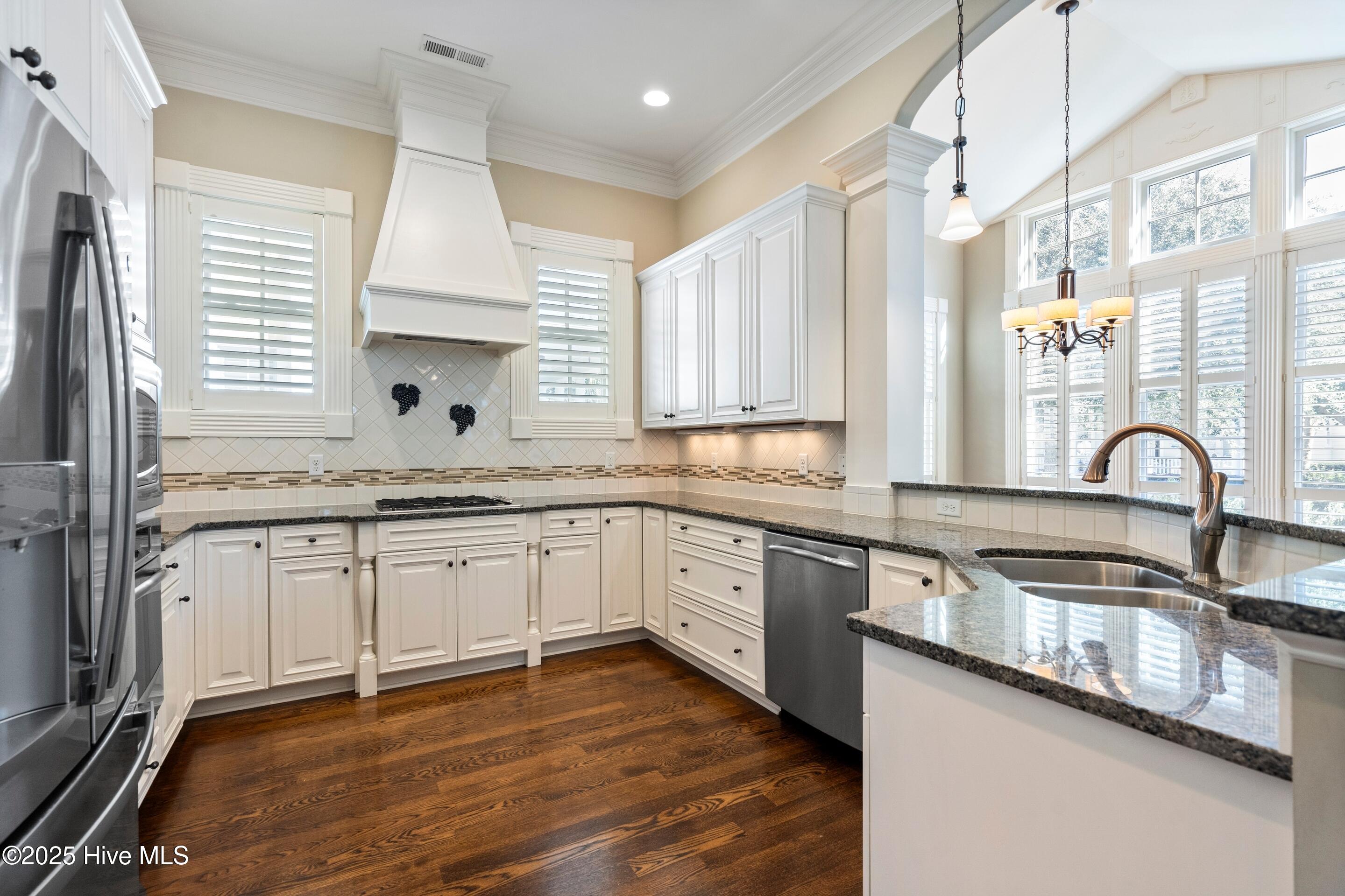 100537551 | Photo 12