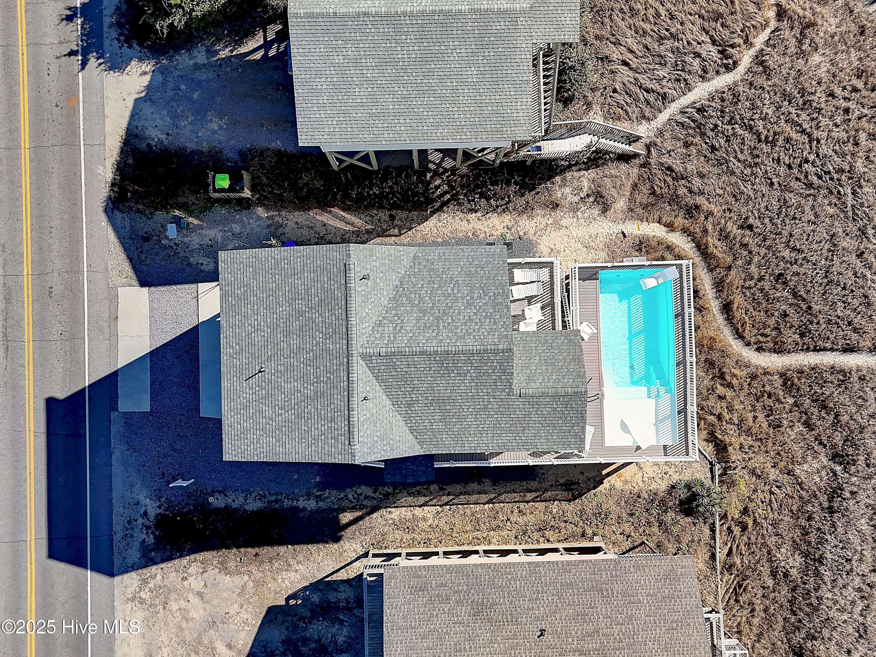 100484000 | Photo 10