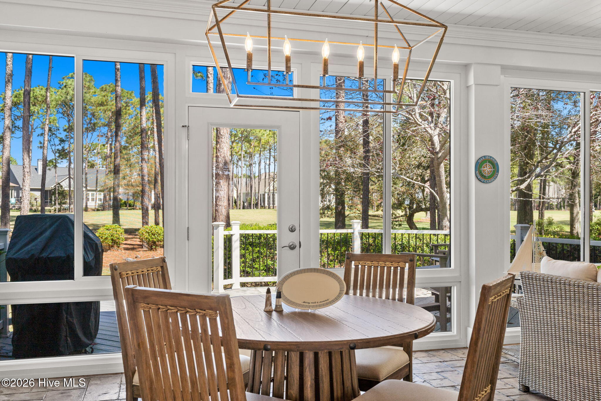 Undisclosed Address, Southport, NC, 28461