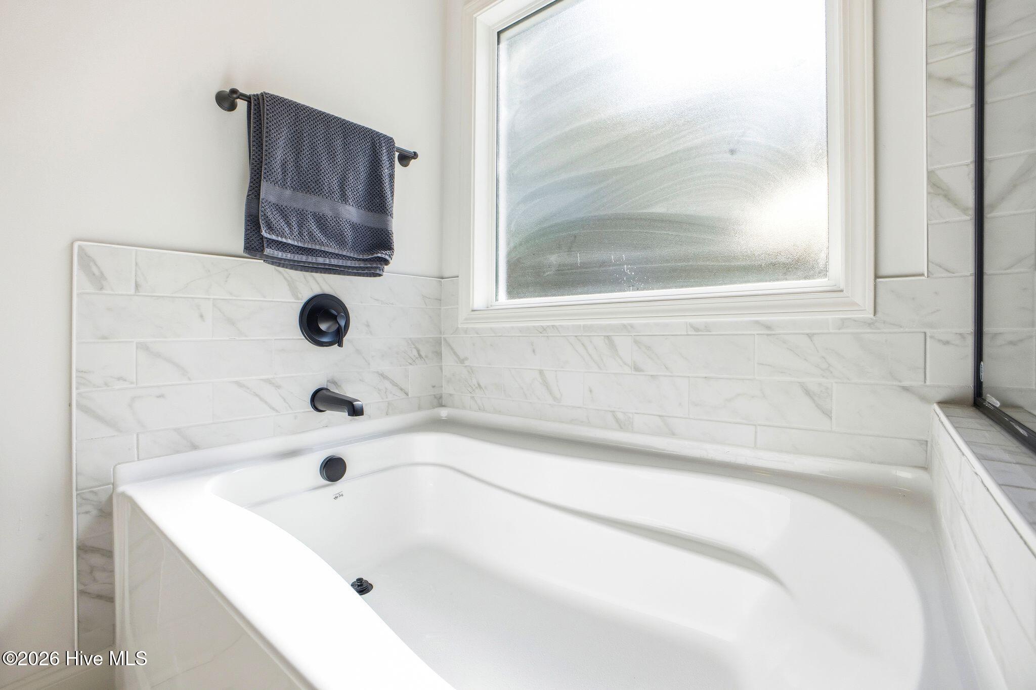 100568135 | Photo 42