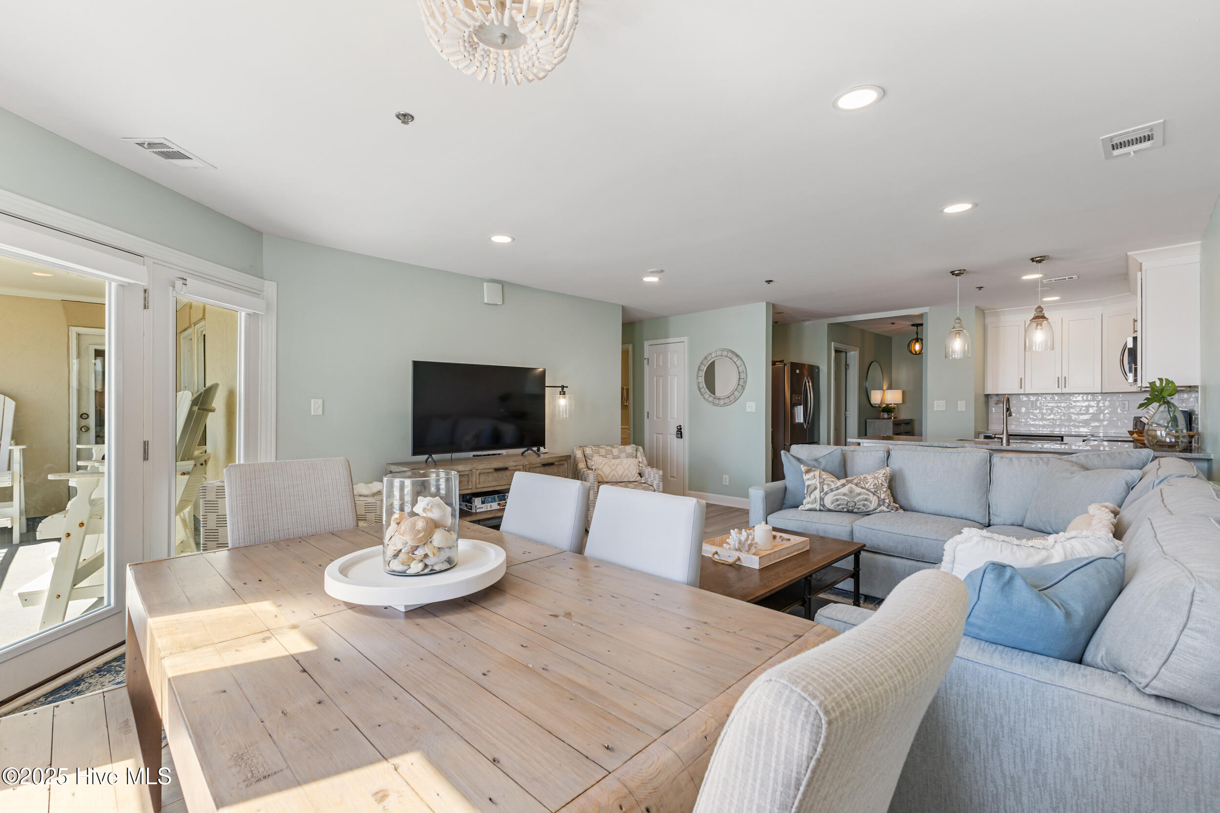 100536018 | Photo 10