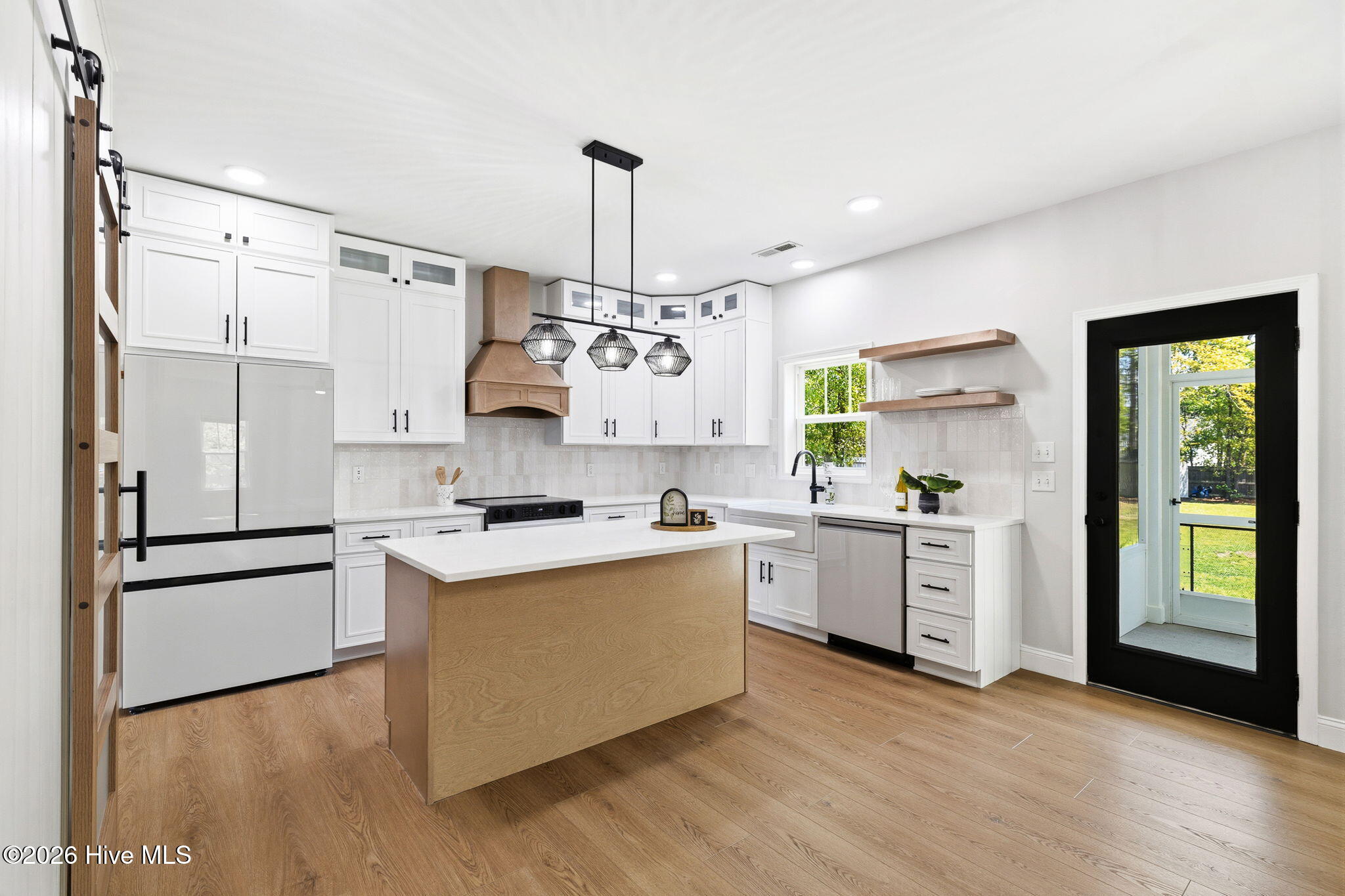 100566874 | Photo 15