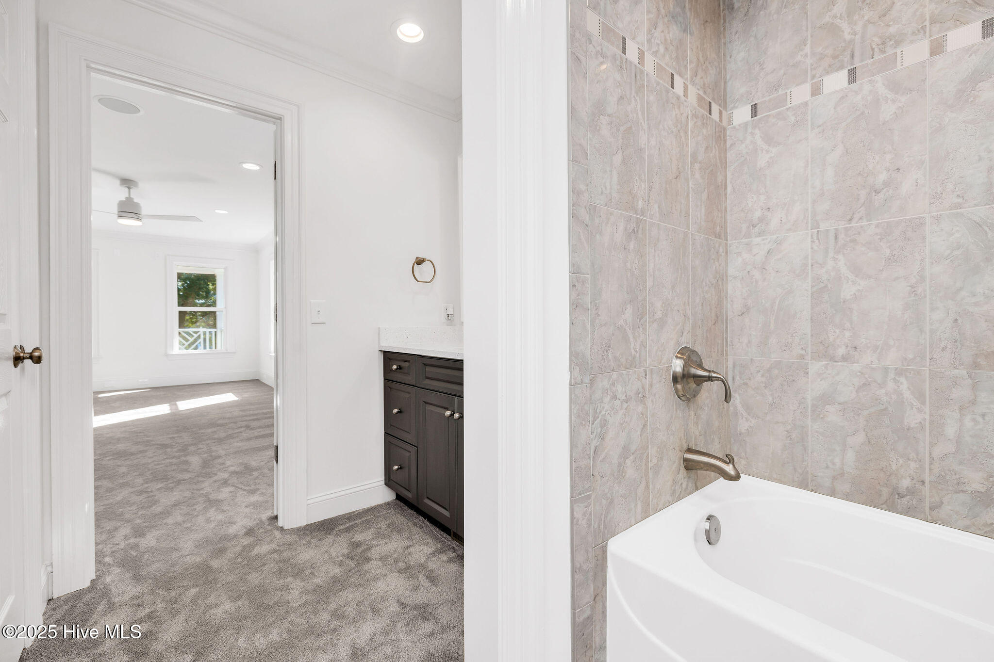 100540097 | Photo 41