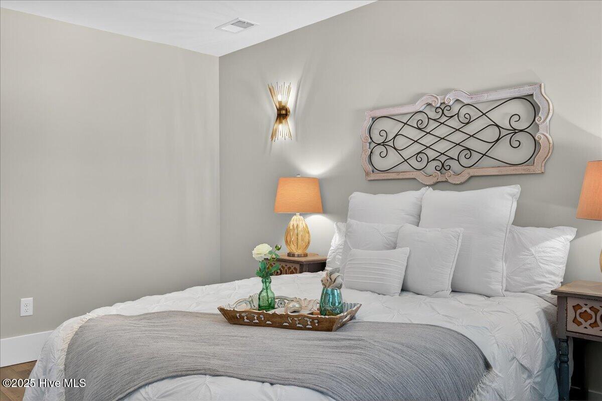 100514096 | Photo 51