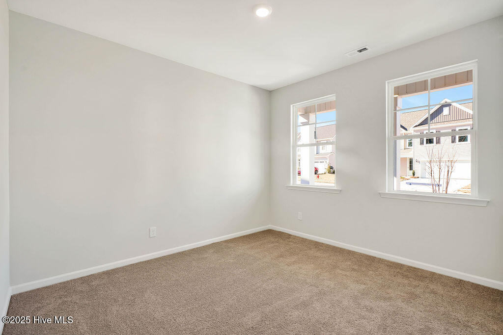 100528911 | Photo 18