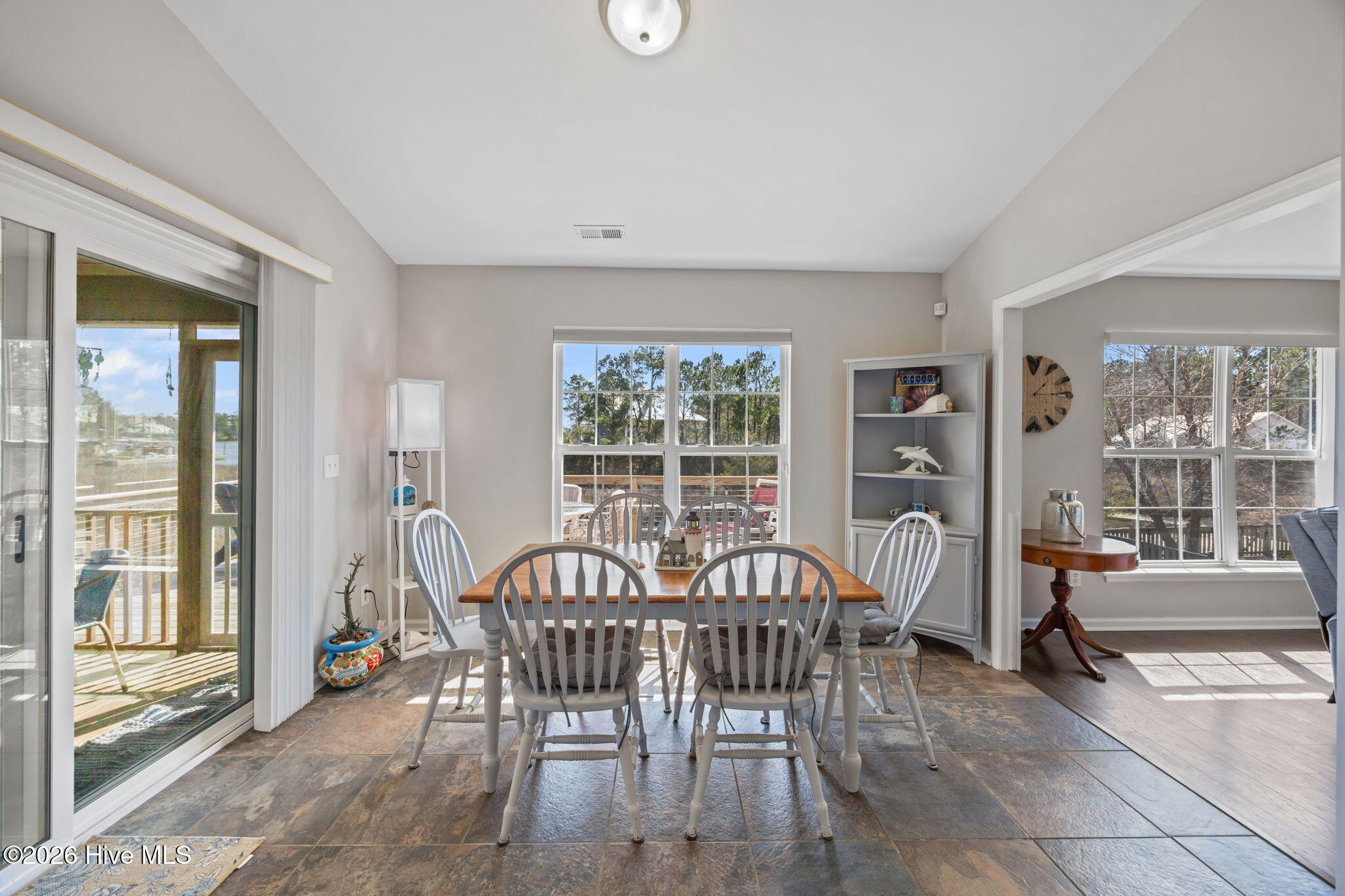 100559515 | Photo 16