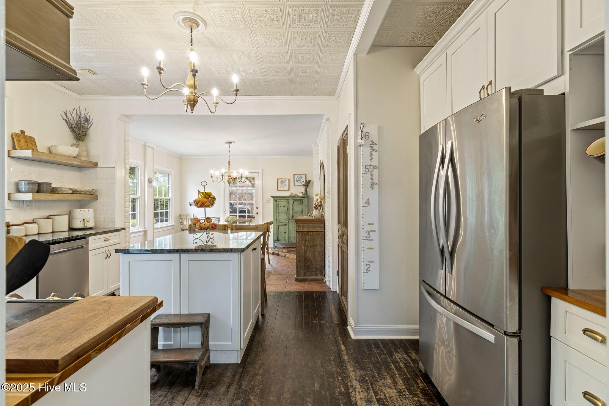 100533679 | Photo 24