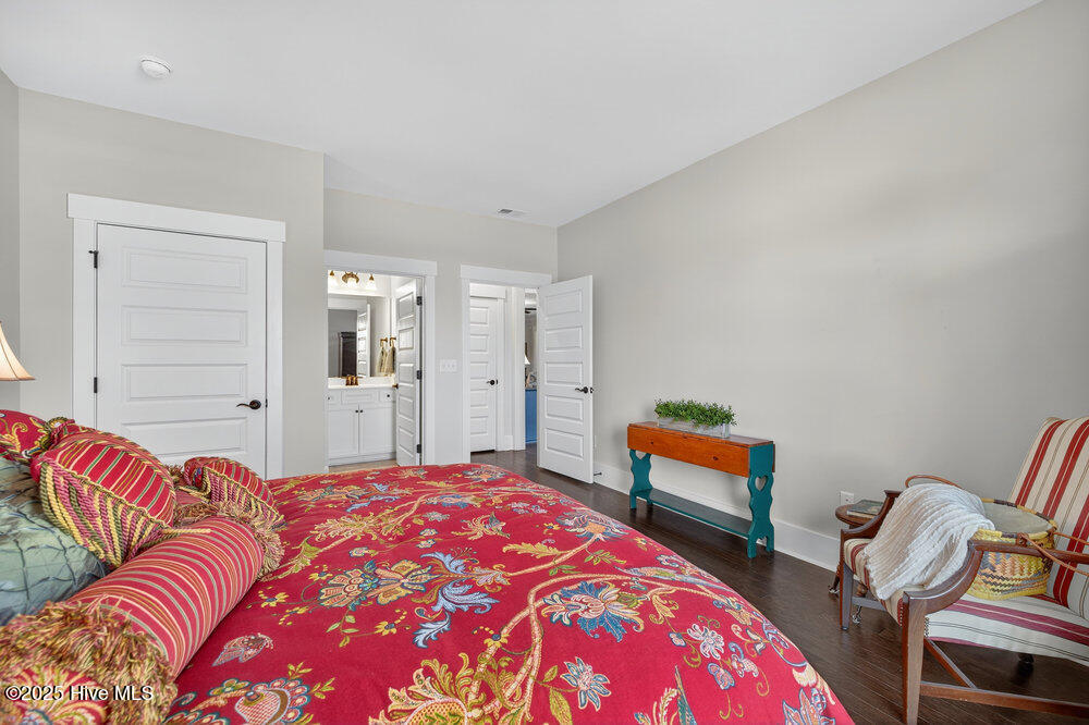 100525944 | Photo 25