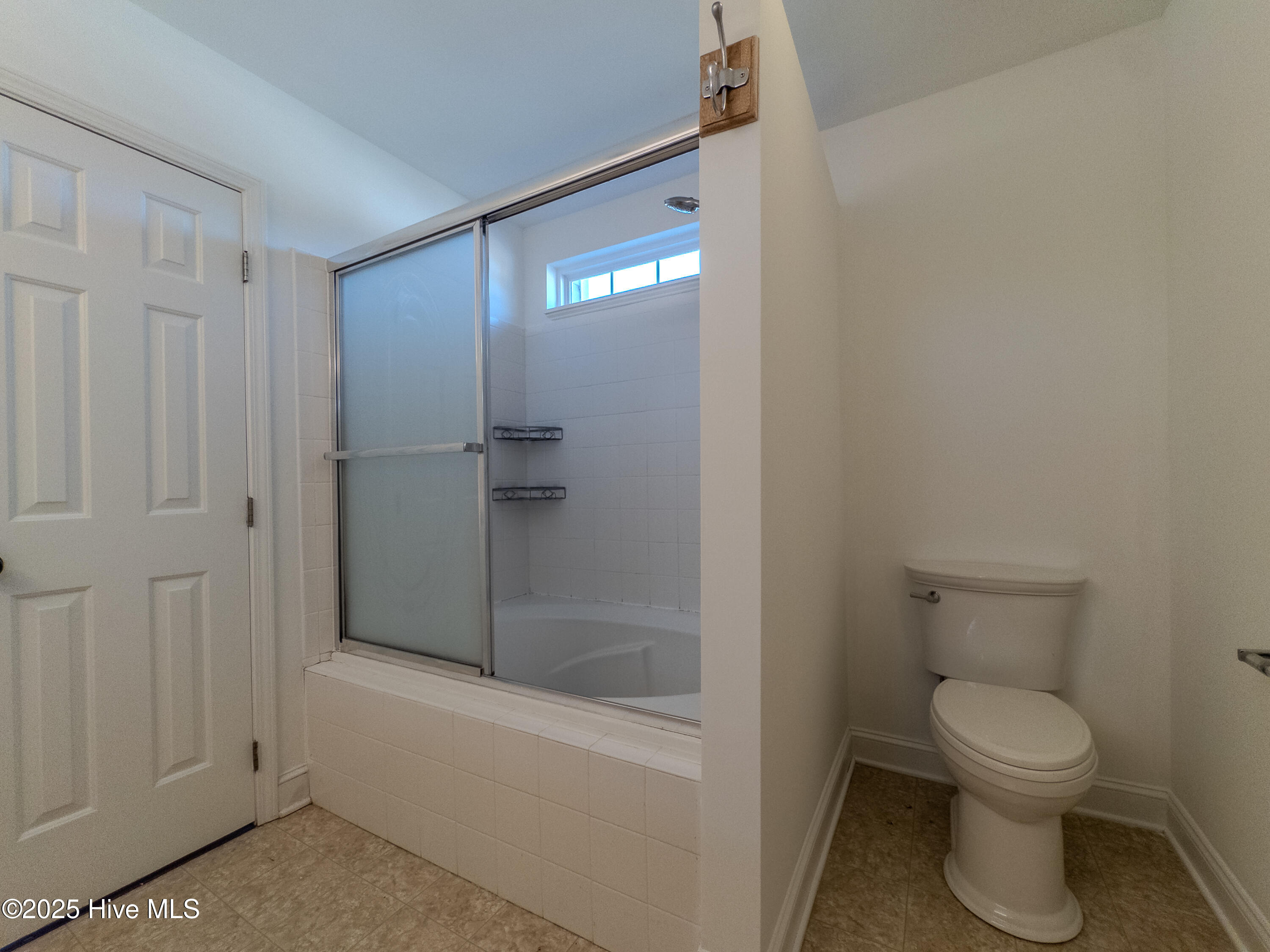 100546237 | Photo 23