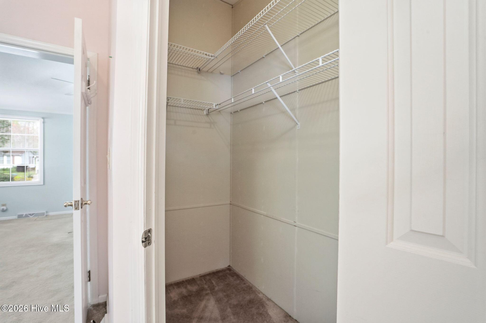 100561756 | Photo 42