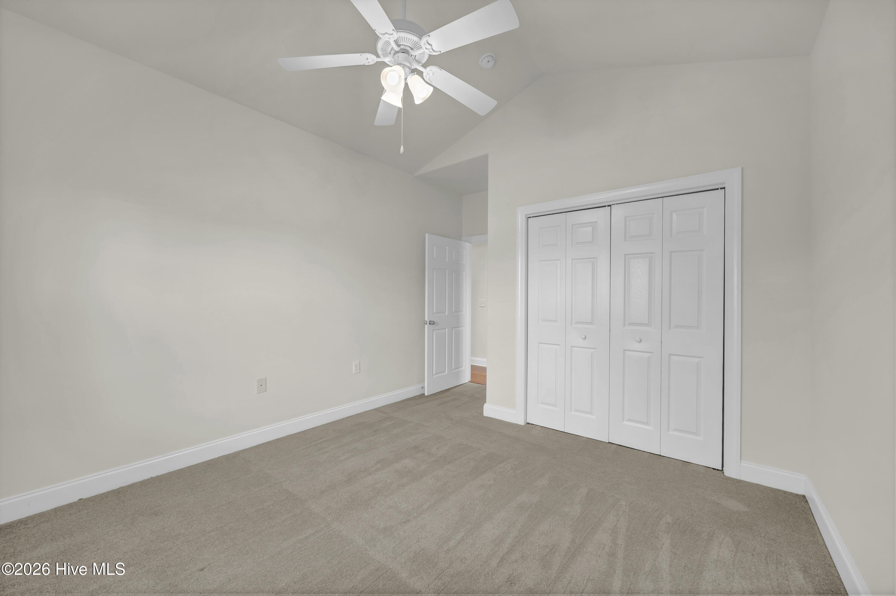 100549247 | Photo 14