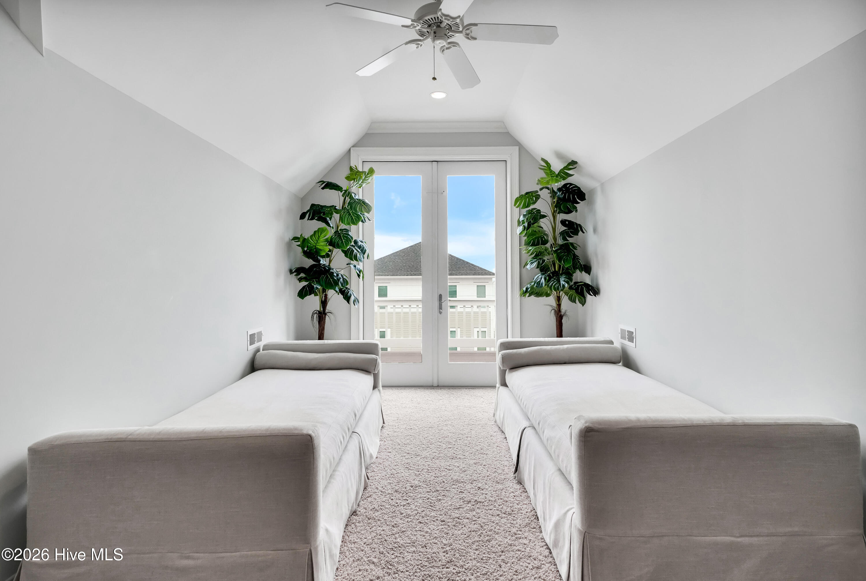 100561238 | Photo 42