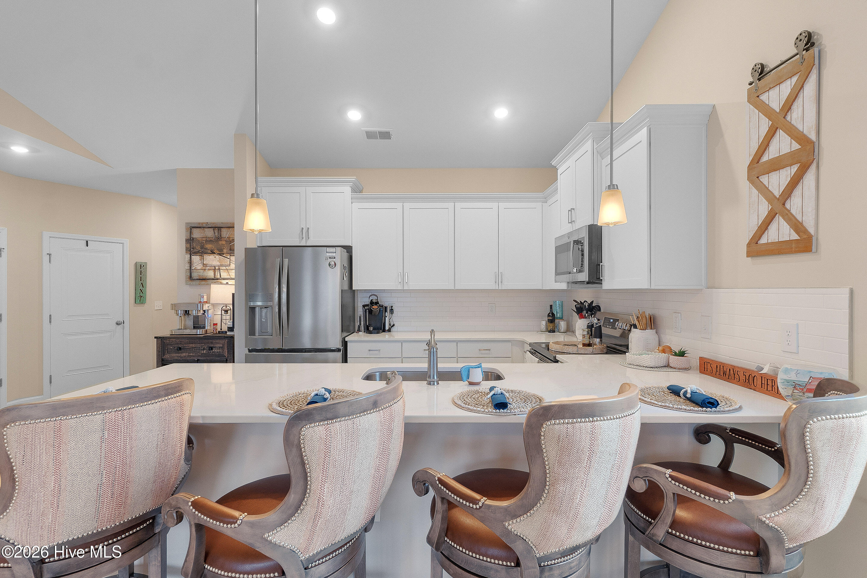 100561089 | Photo 17