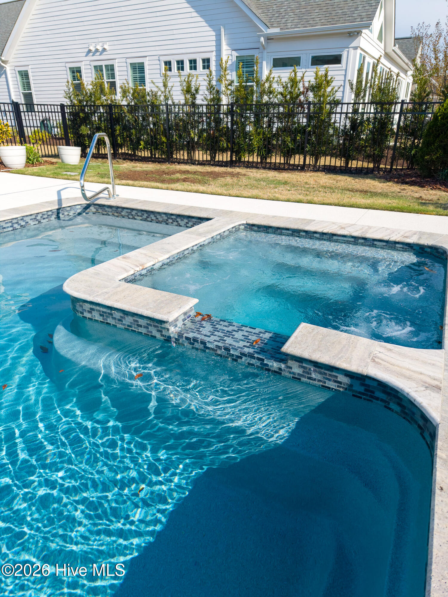 100562941 | Photo 60