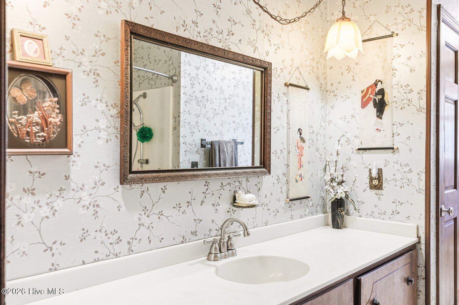 100564189 | Photo 33