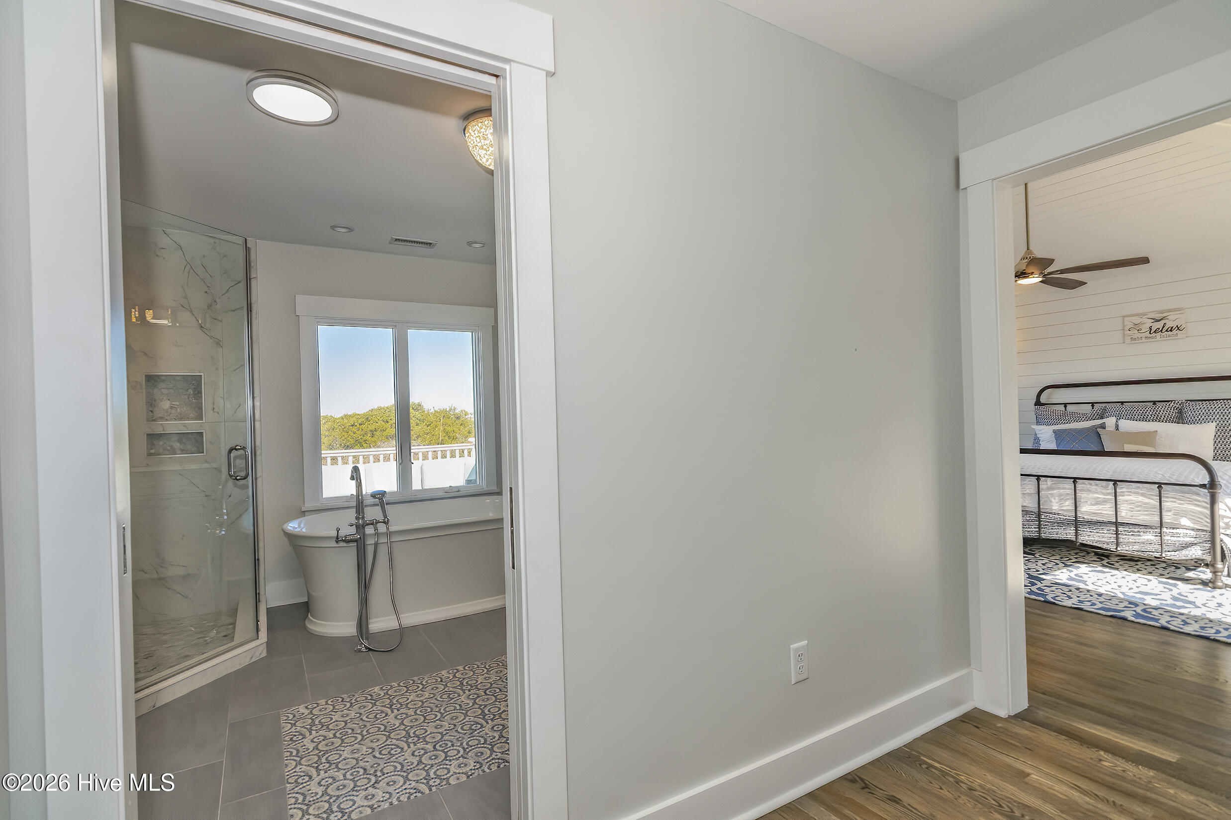 100560271 | Photo 35