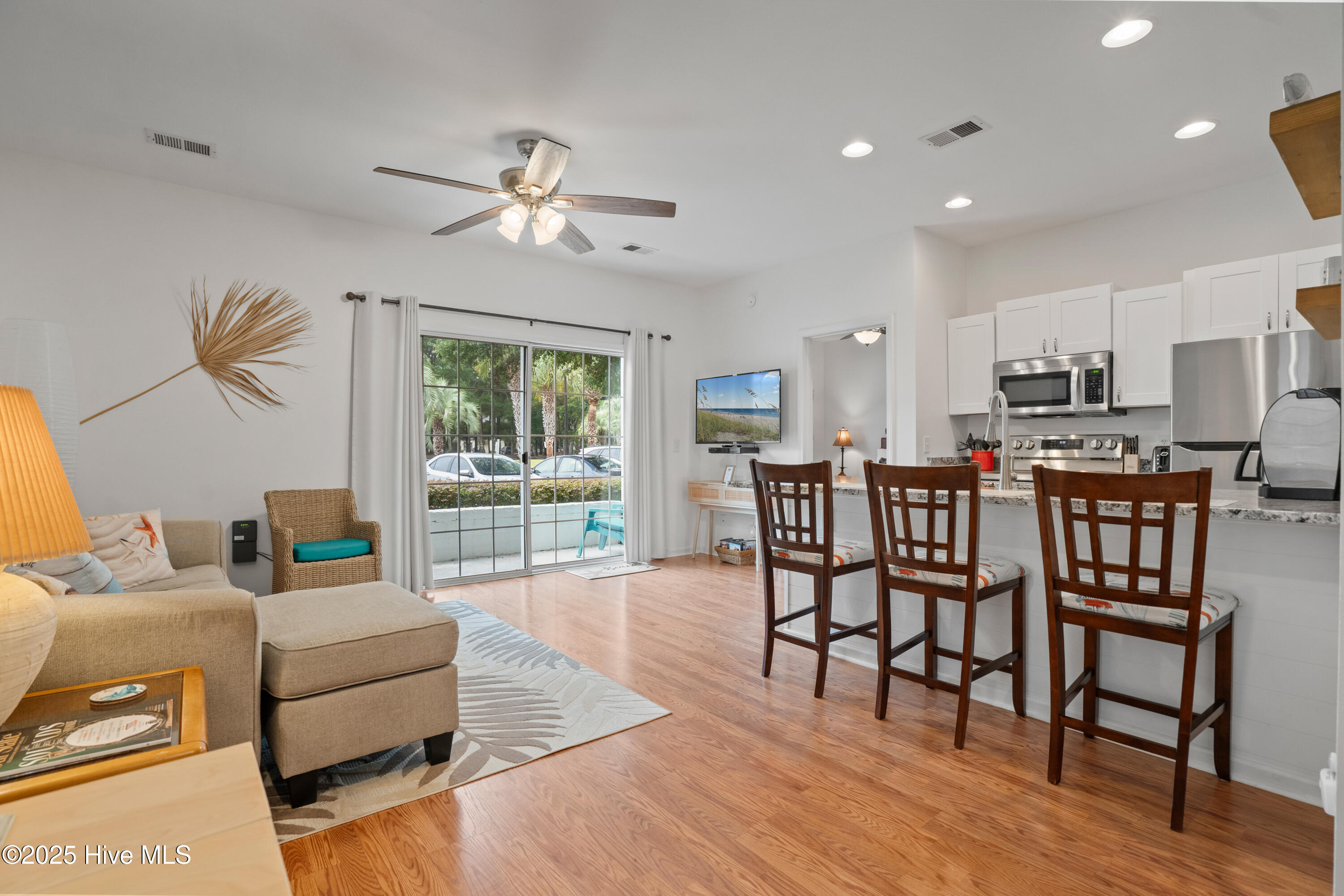 100533725 | Photo 13