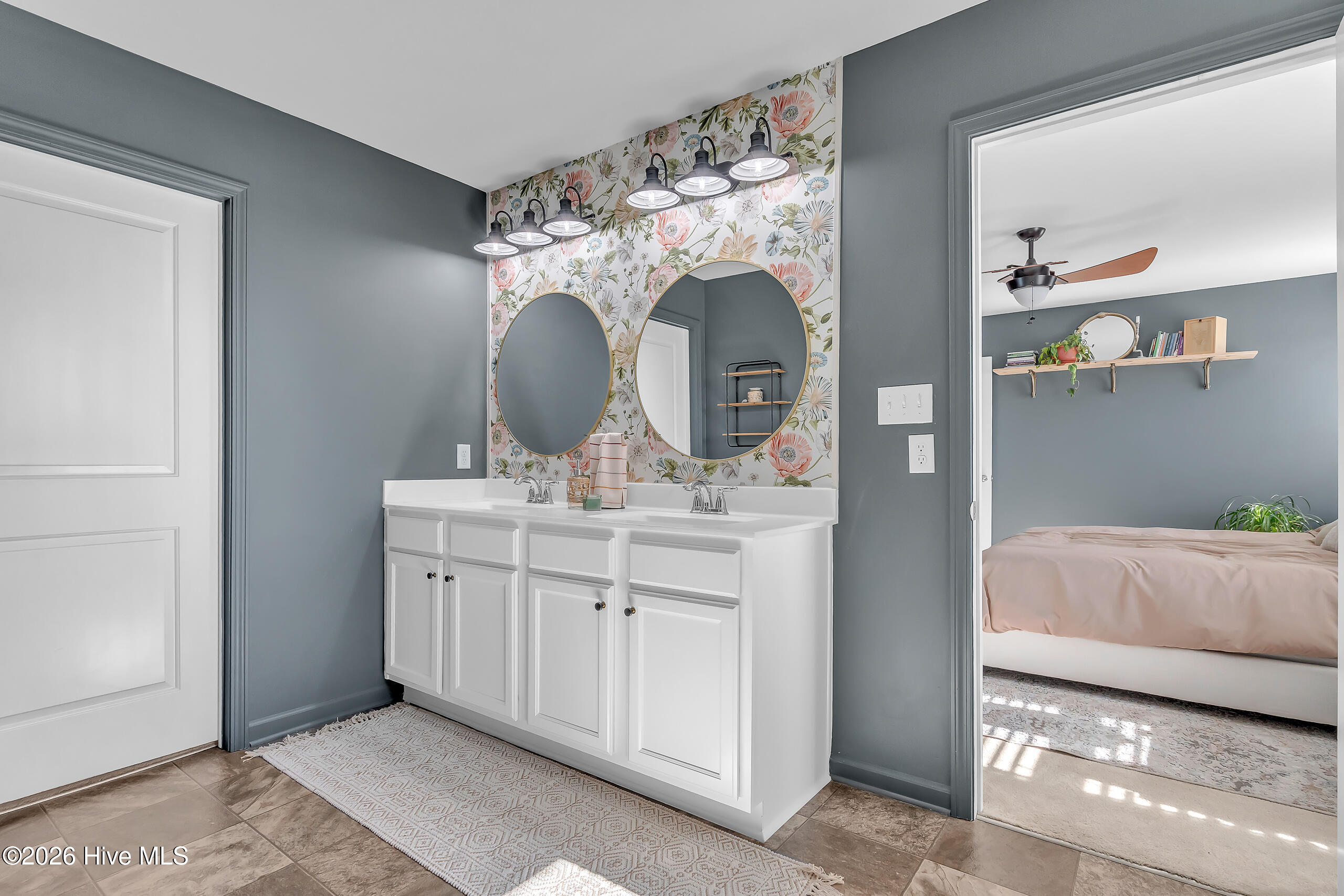 100566943 | Photo 31