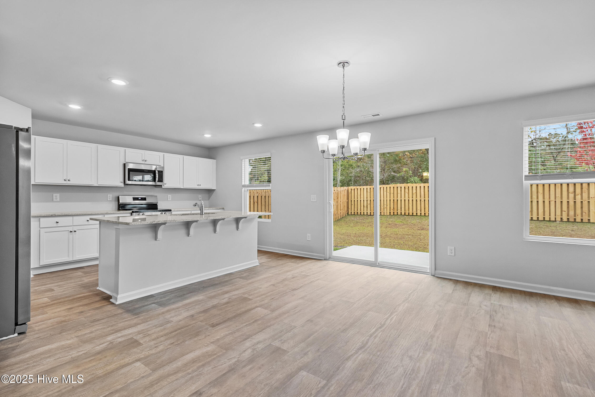 100538946 | Photo 16