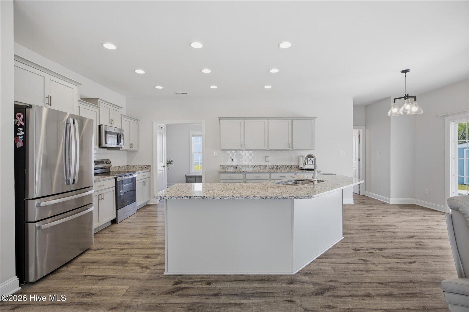 100564779 | Photo 25