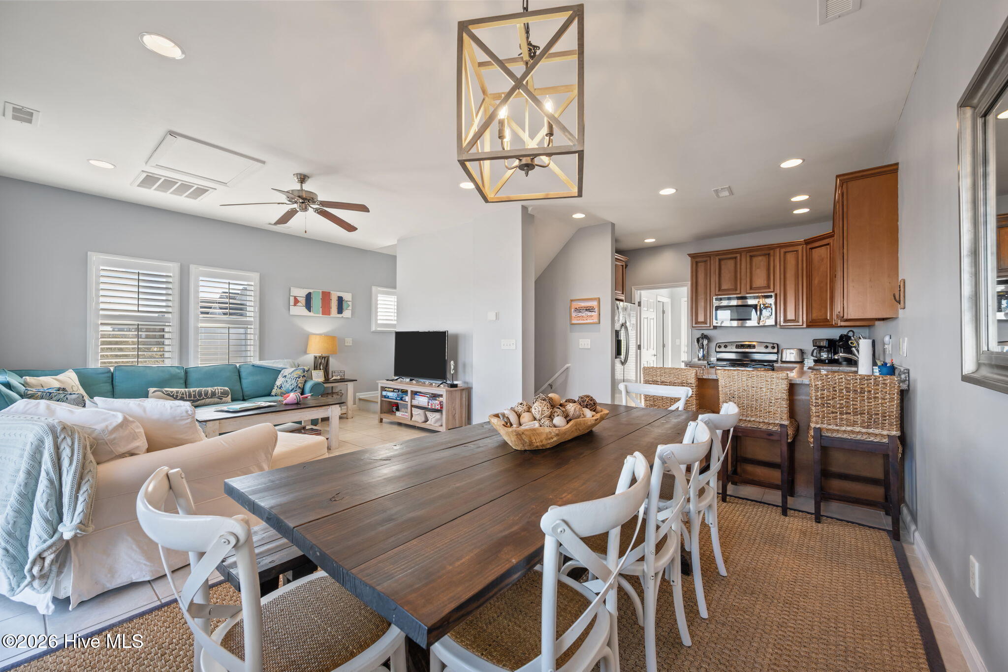 100560974 | Photo 11