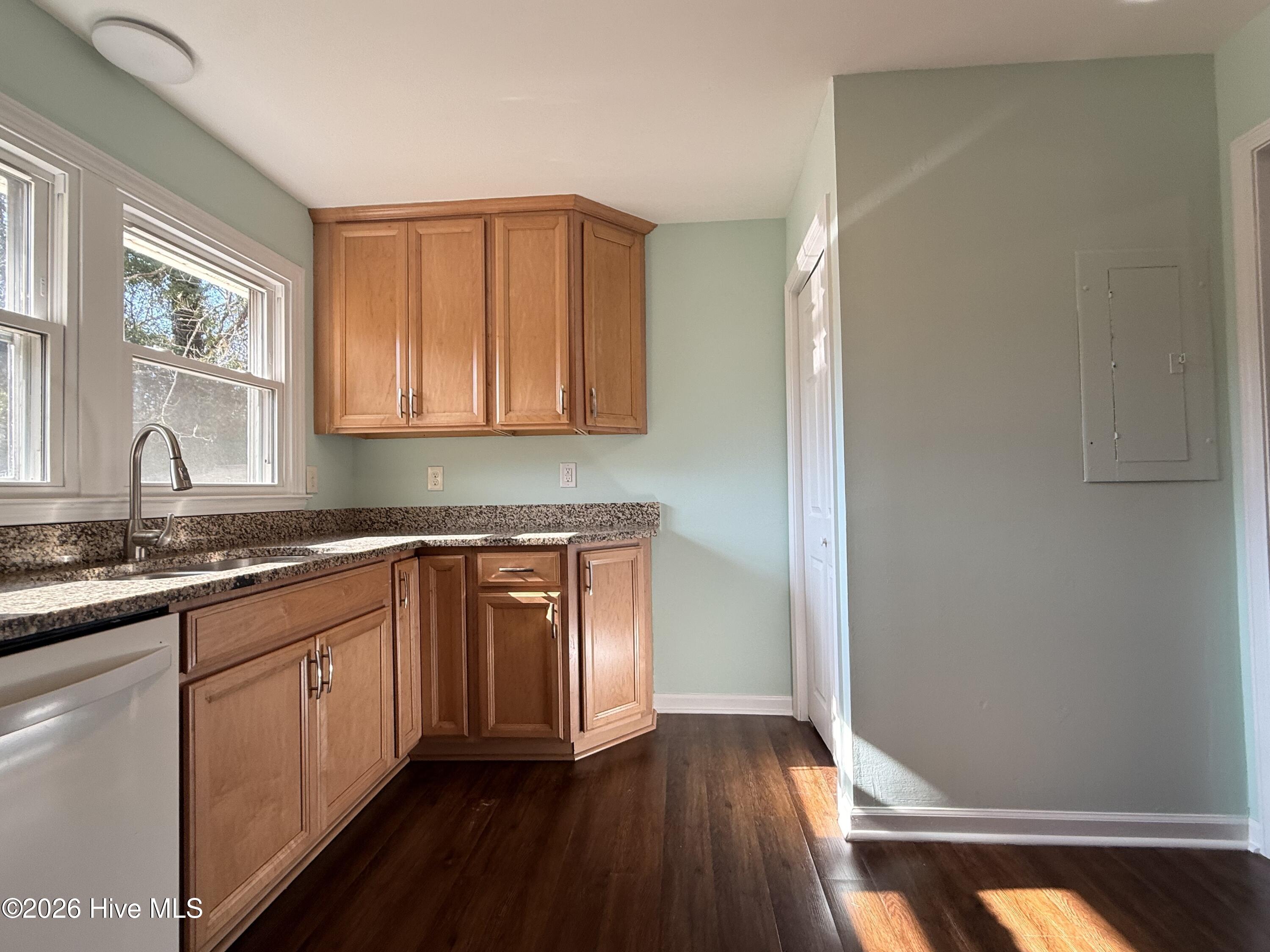 100548164 | Photo 17