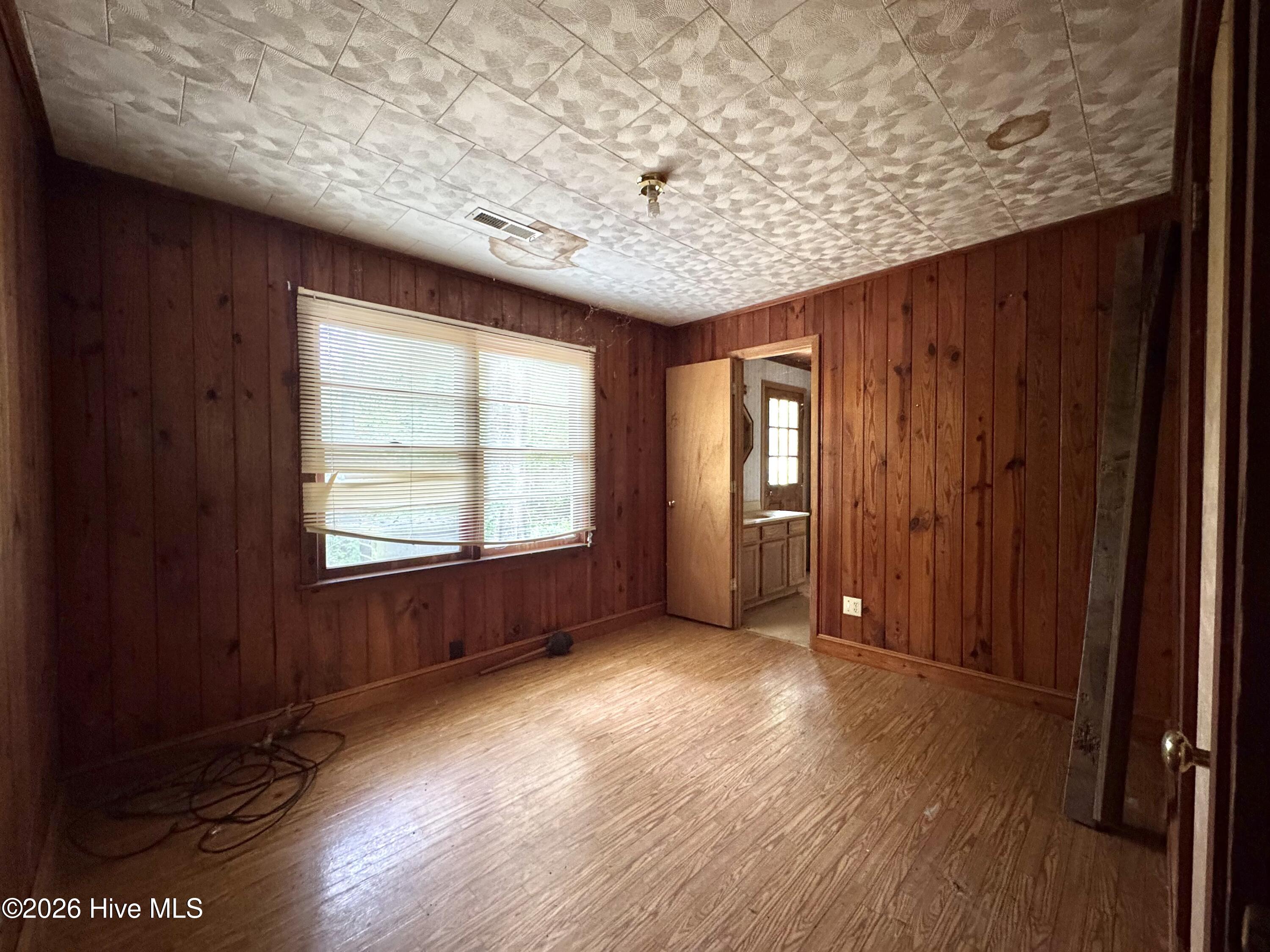 100565744 | Photo 10